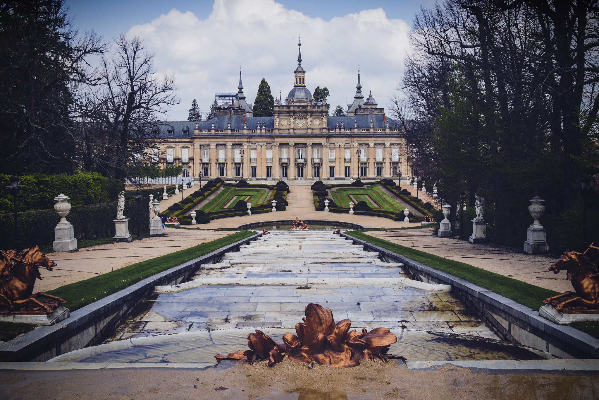 Olympus OM-D E-M10 + Sigma 19mm F2.8 DN Art sample photo. Palacio real de la granja de san ildefonso photography