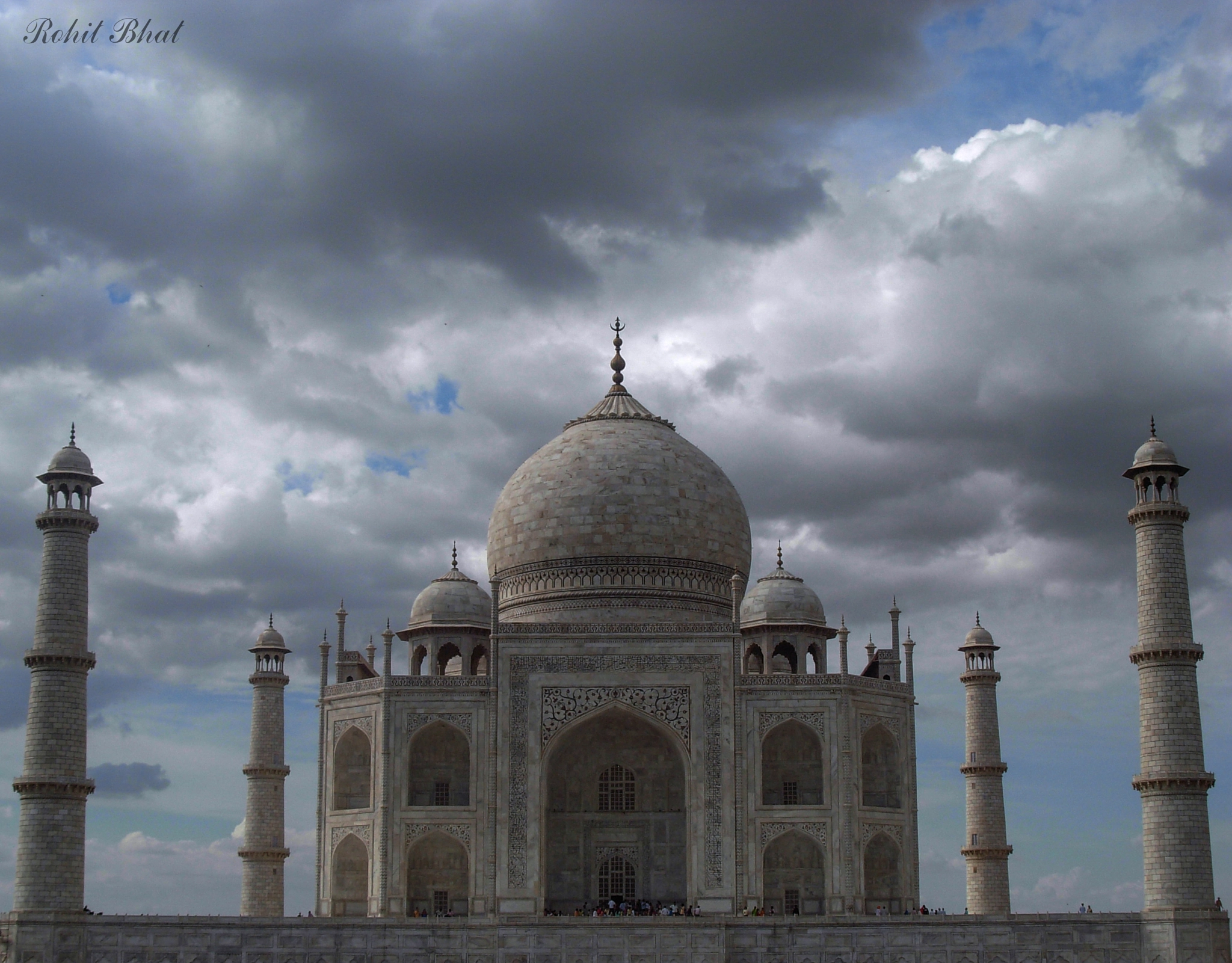 Nikon COOLPIX L5 sample photo. A cloudy day at the taj photography