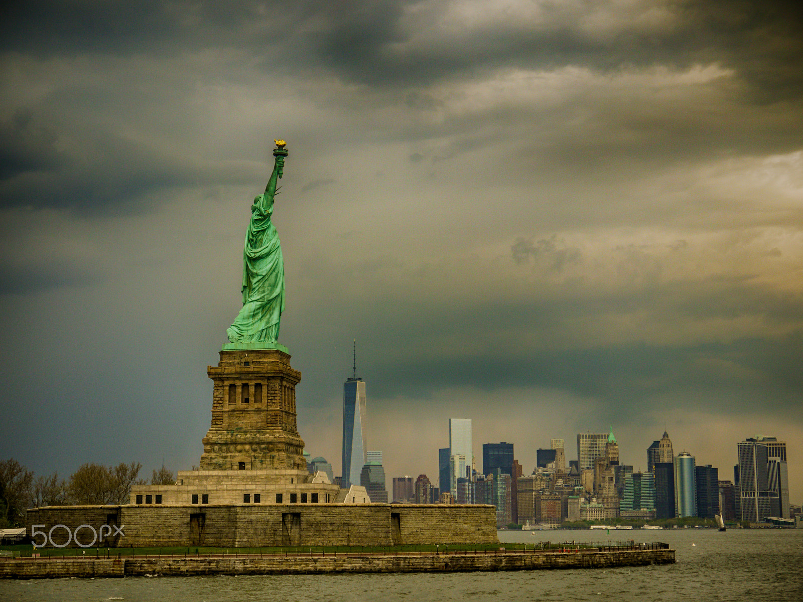 Panasonic Lumix DMC-GF3 sample photo. Statue of liberty photography
