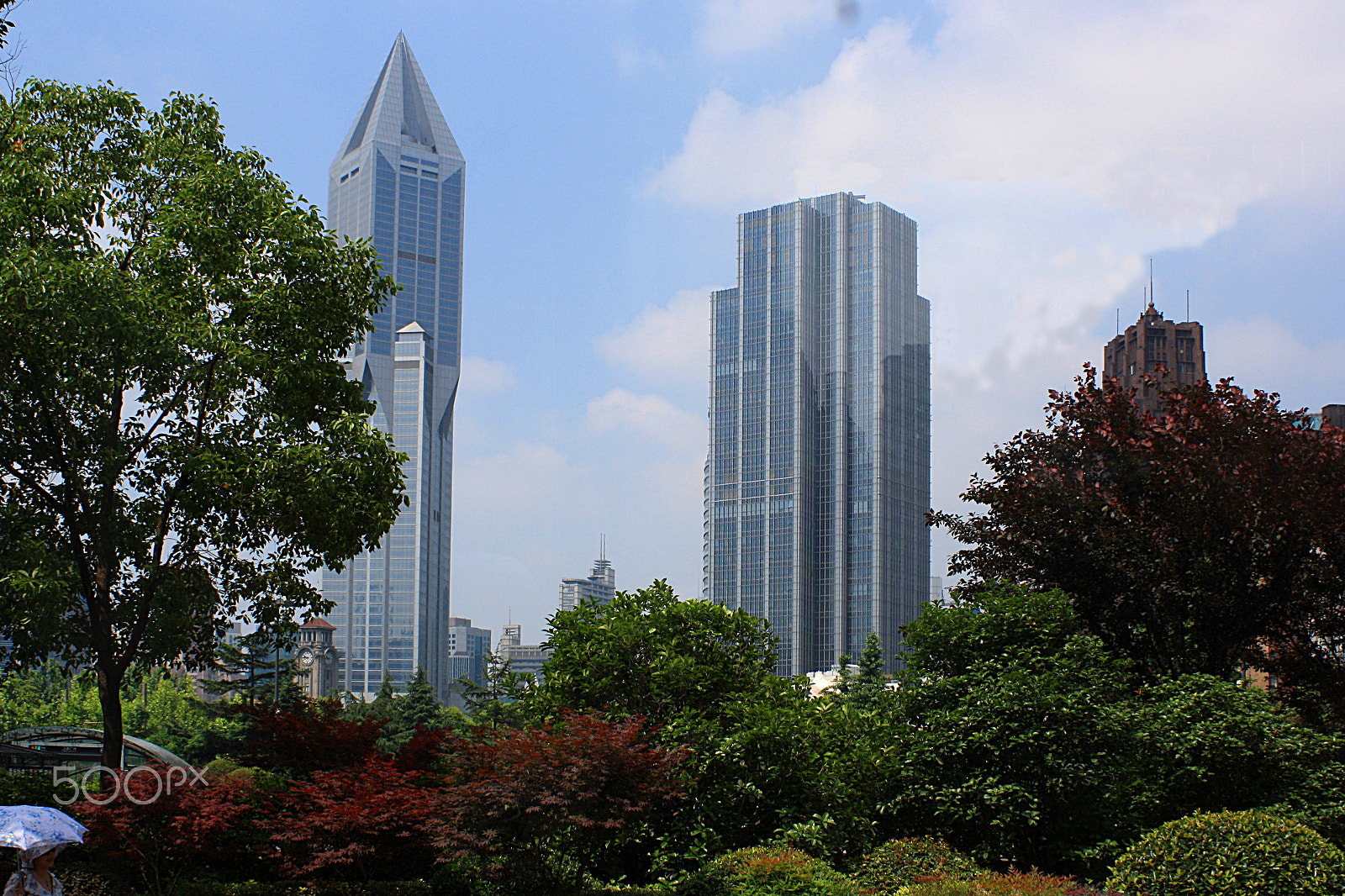 Canon EOS 1000D (EOS Digital Rebel XS / EOS Kiss F) + Canon EF 28-90mm f/4-5.6 sample photo. Trees and skyscrapers at shanghai photography