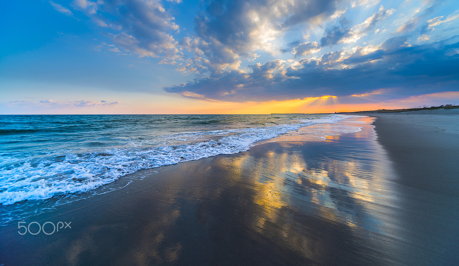 Sigma 12-24mm F4.5-5.6 EX DG Aspherical HSM sample photo. Sunset beam photography