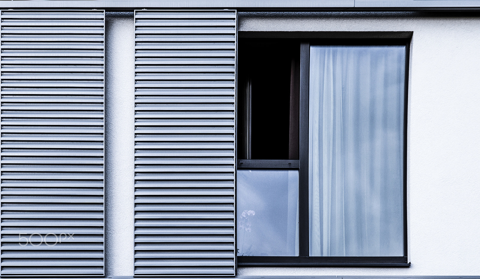 Sigma 18-200mm f/3.5-6.3 DC OS sample photo. The window photography