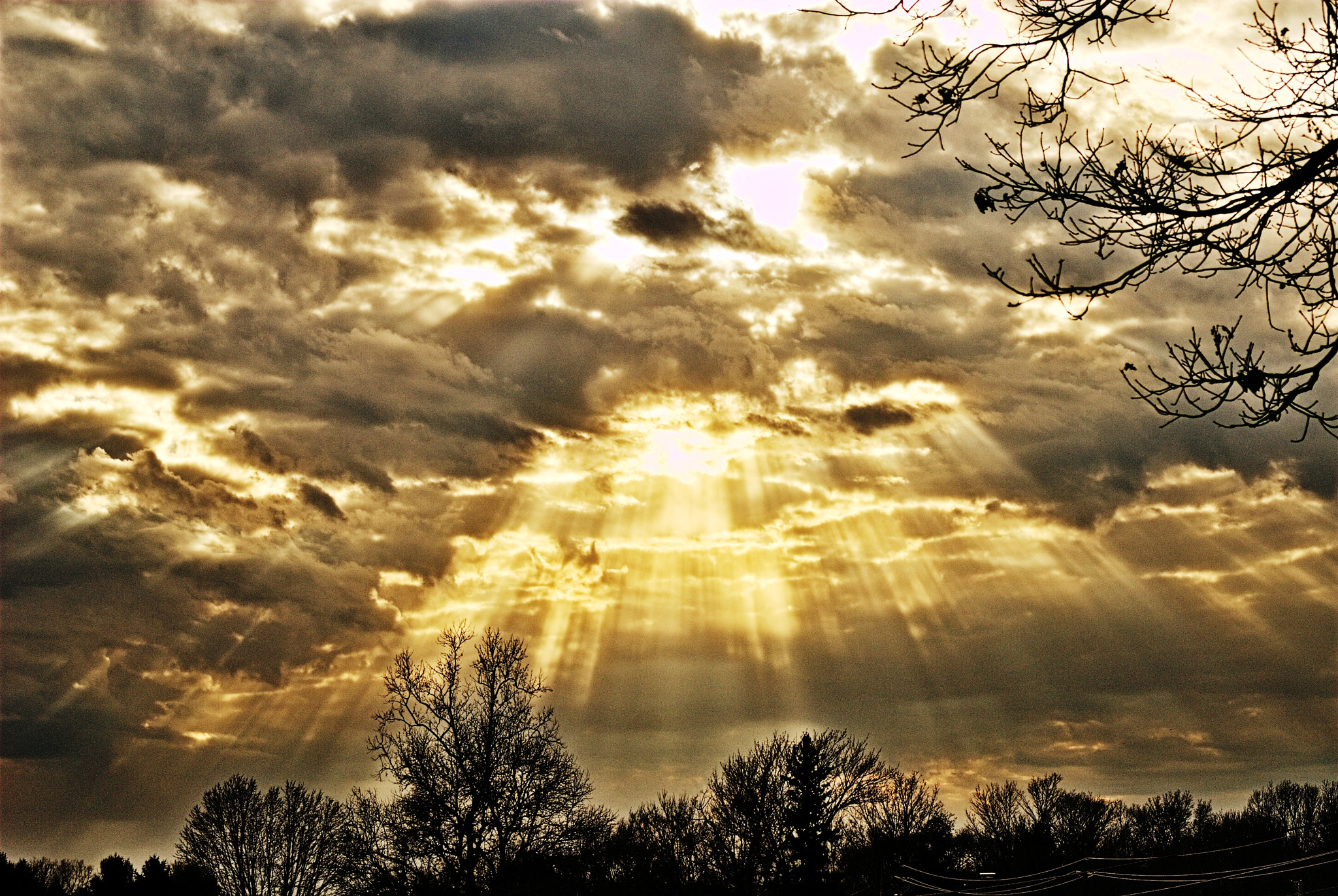 AF Zoom-Nikkor 35-70mm f/3.3-4.5 sample photo. Sun beams photography