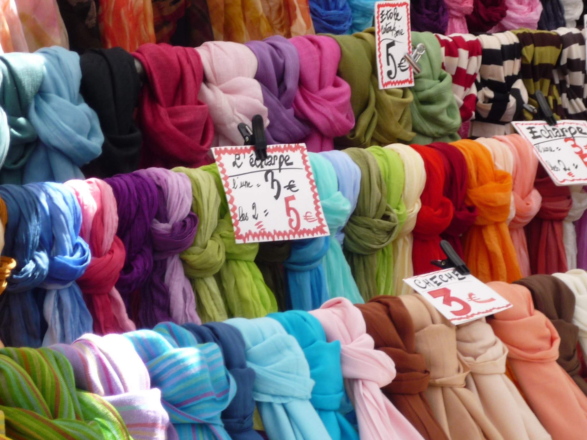 Panasonic DMC-LZ10 sample photo. Scarves at the market photography