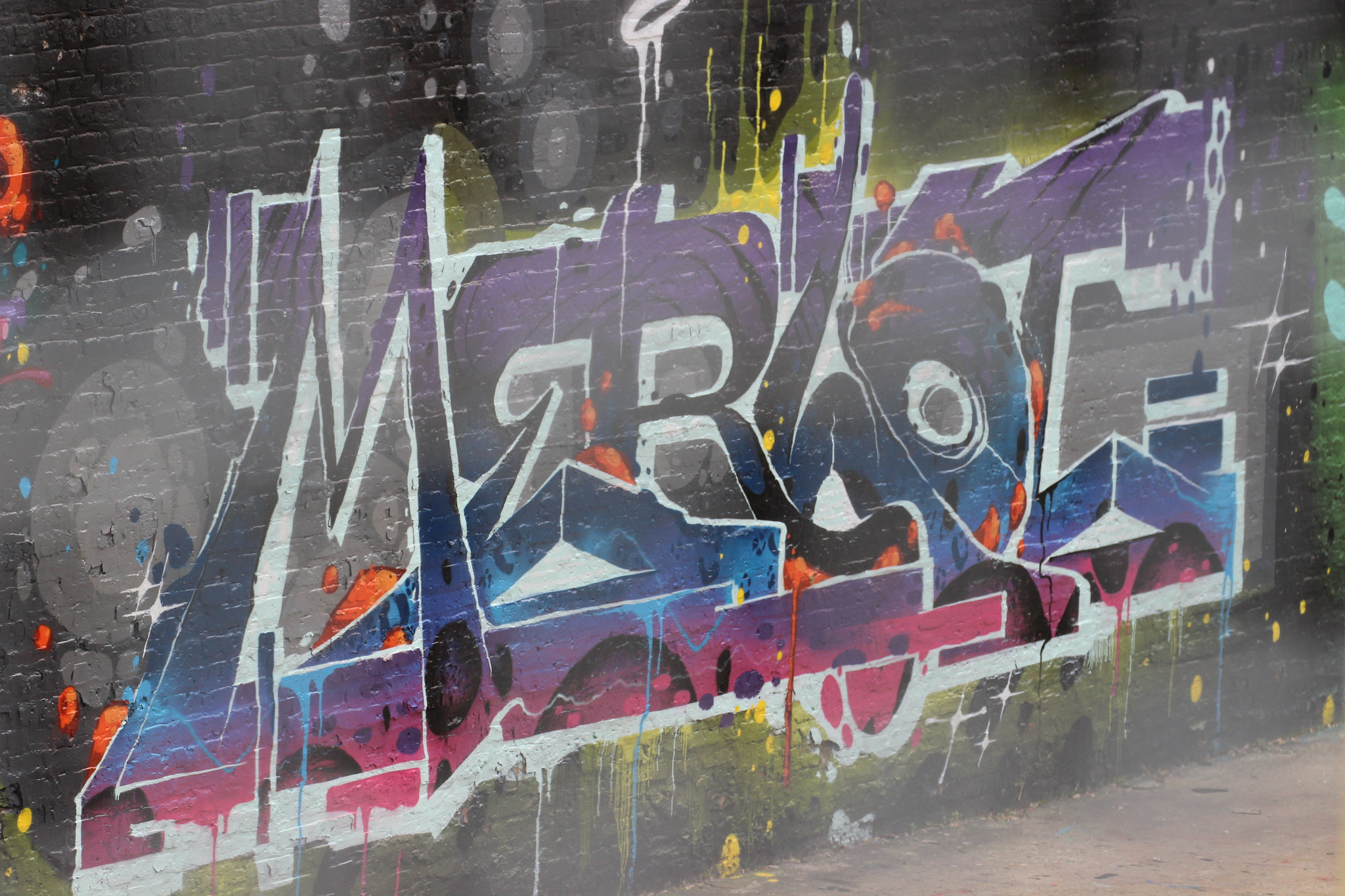 Canon EF 70-300mm F4-5.6L IS USM sample photo. Graffiti2 photography