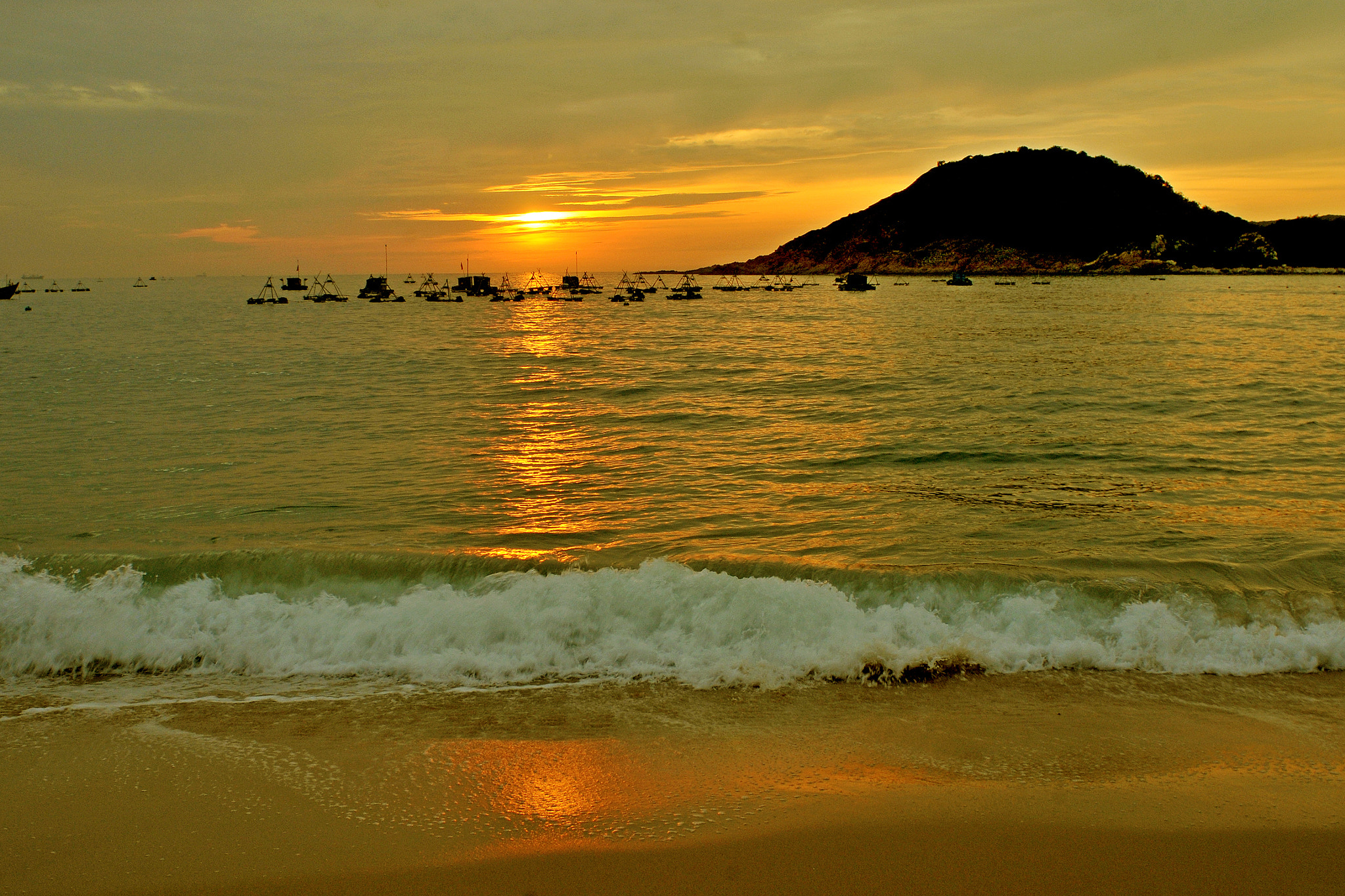 Nikon D300 + AF Nikkor 24mm f/2.8 sample photo. Hoang hon qui nhon photography