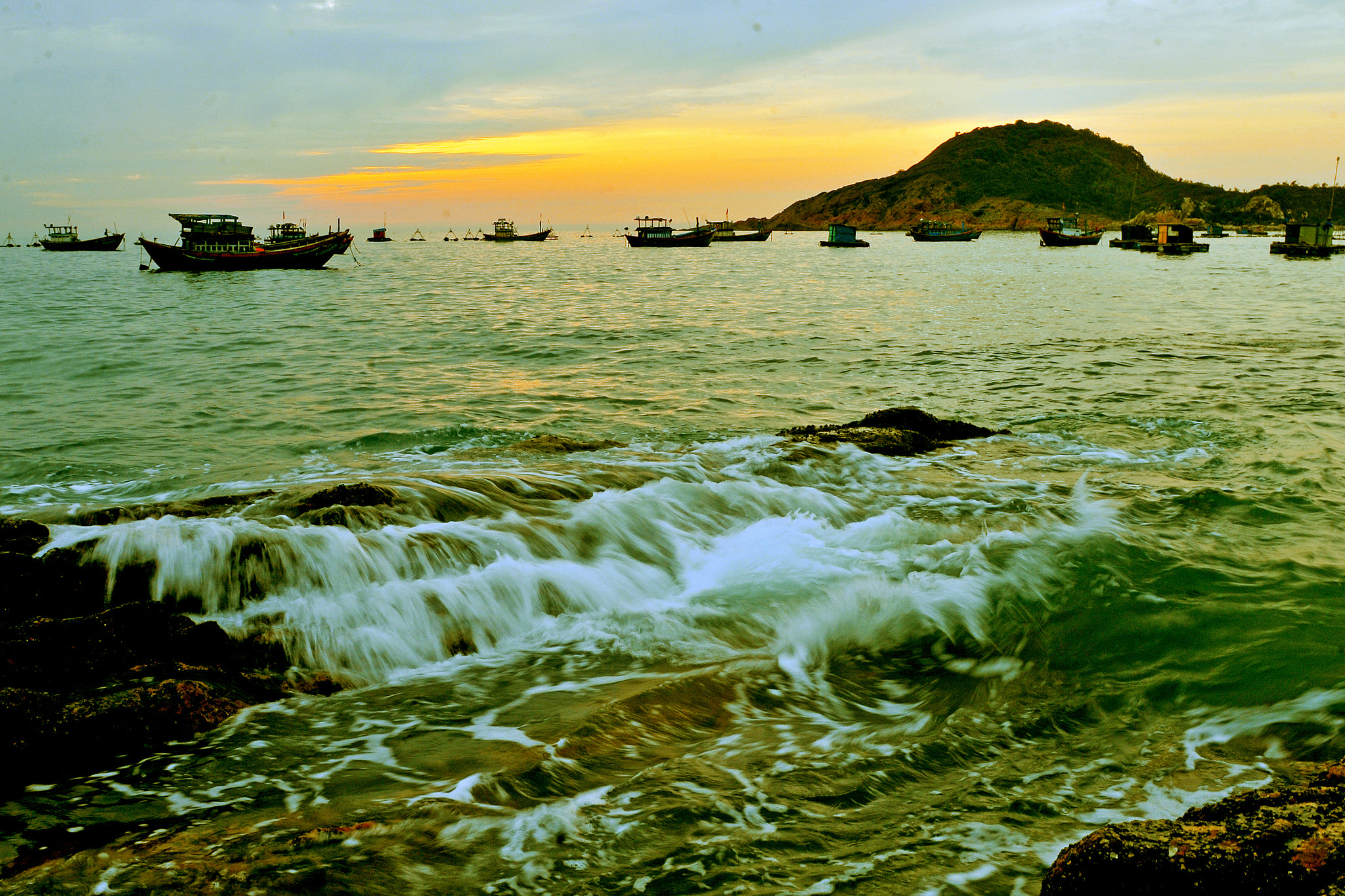 AF Nikkor 24mm f/2.8 sample photo. Song bien photography