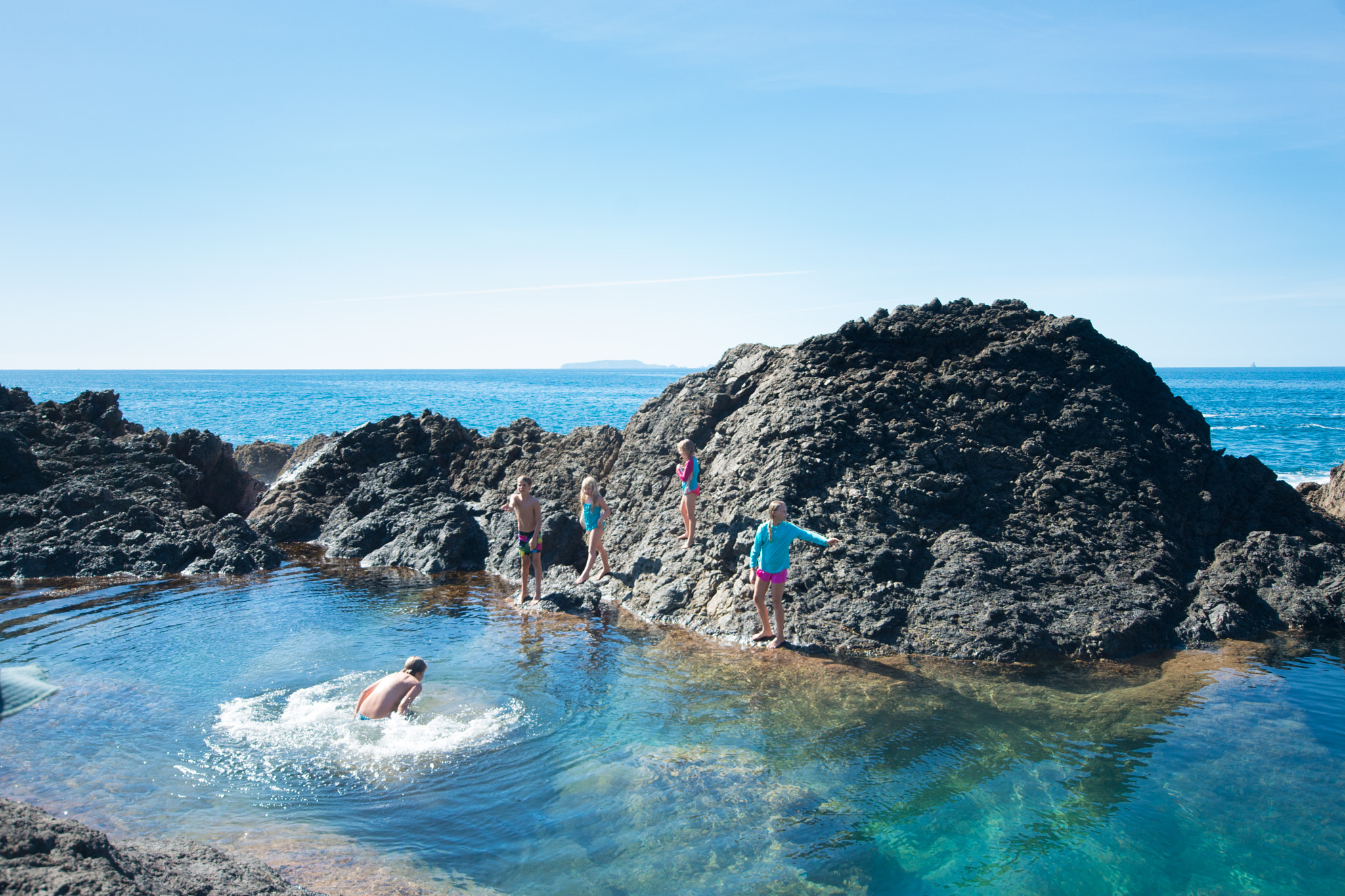 Sigma 10-20mm F4-5.6 EX DC HSM sample photo. Taking a dip in the mermaid pools at matapouri photography