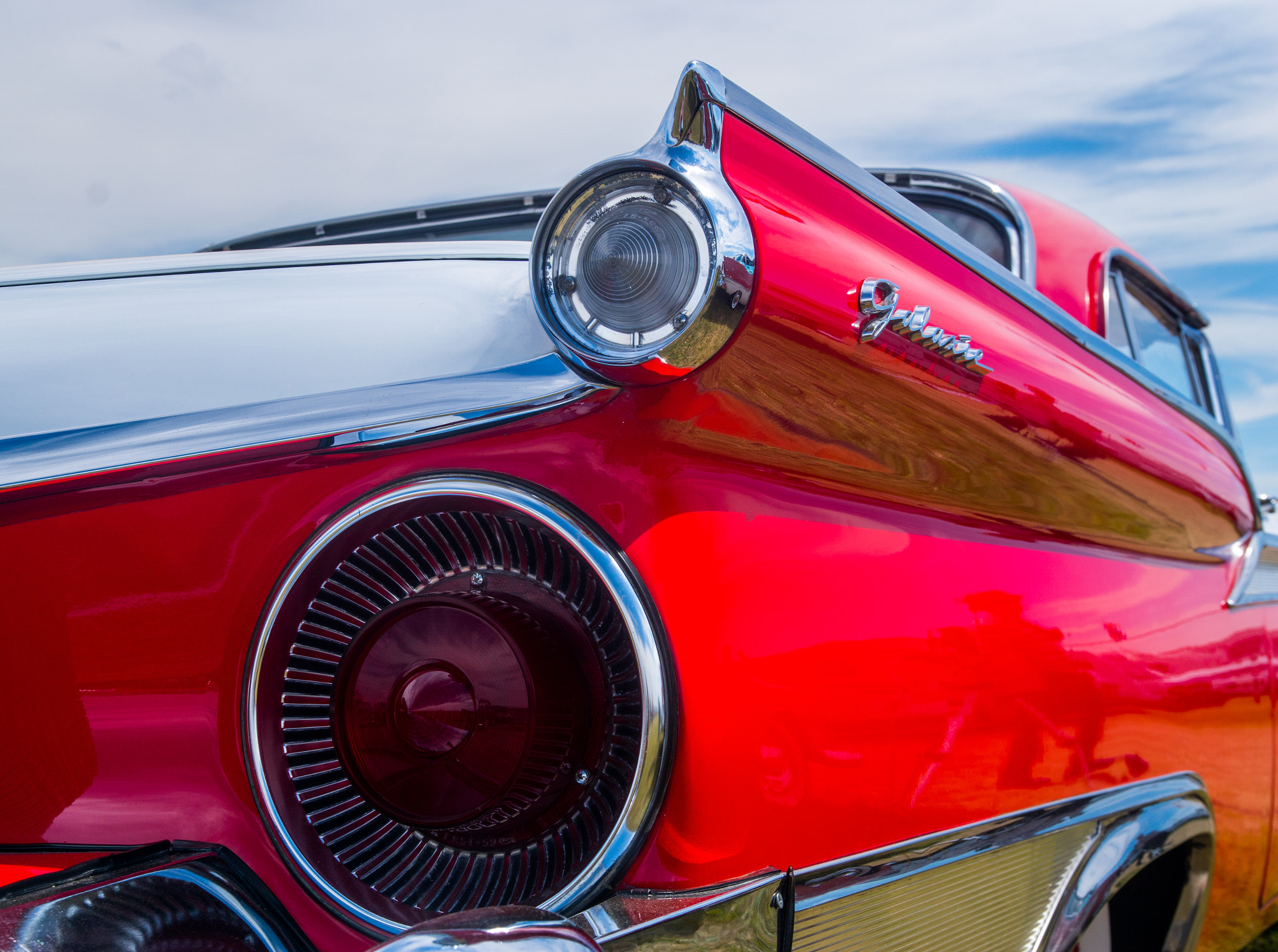 Sony ILCA-77M2 + Sigma 17-70mm F2.8-4.5 (D) sample photo. Red lines photography