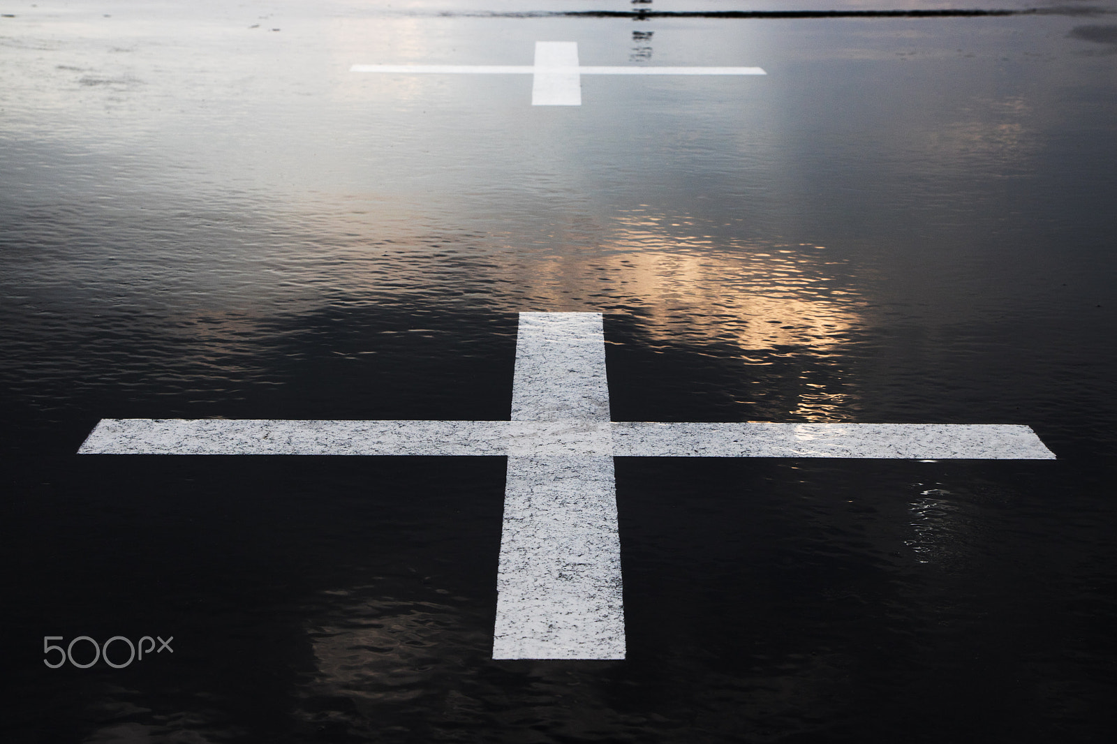 Tamron SP AF 17-50mm F2.8 XR Di II LD Aspherical (IF) sample photo. Two white crosses floating on dark water photography