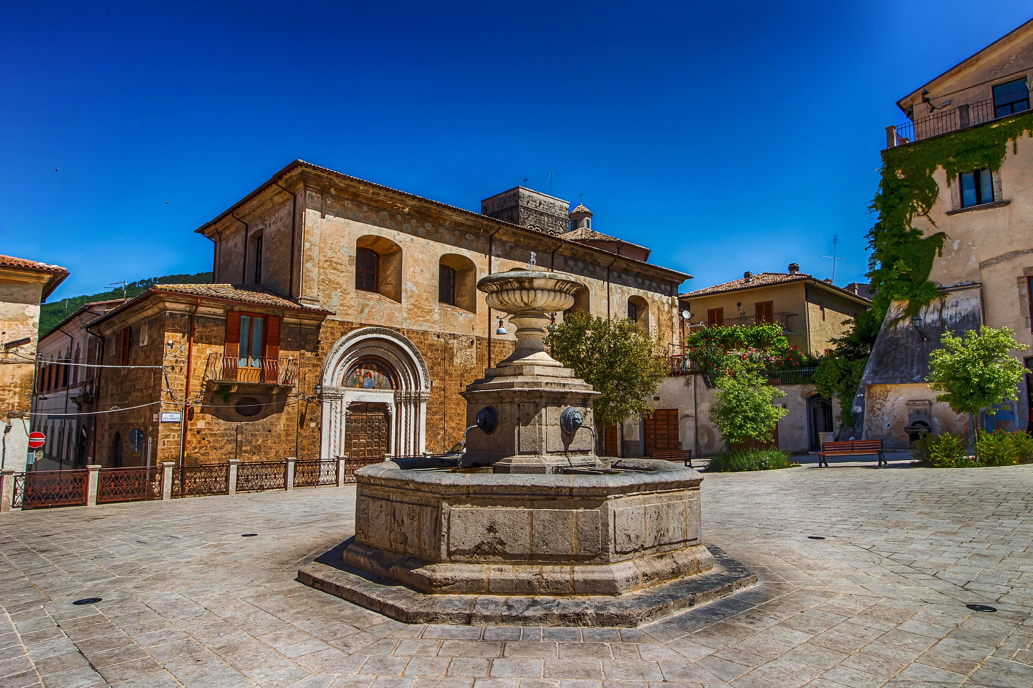 Canon EF-S 10-18mm F4.5–5.6 IS STM sample photo. Città ducale photography
