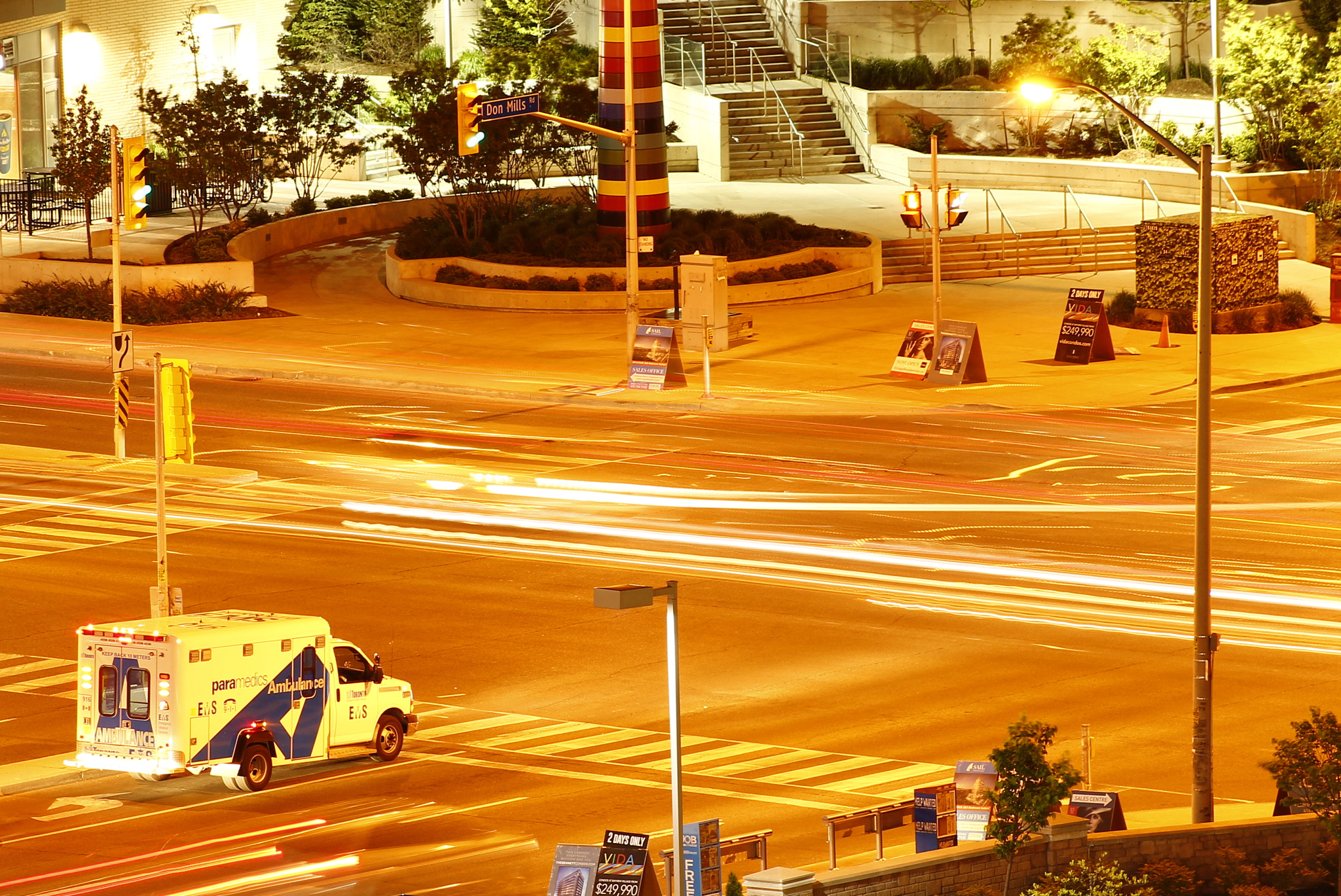 Canon EF 75-300mm f/4-5.6 USM sample photo. Let ambulance pass photography