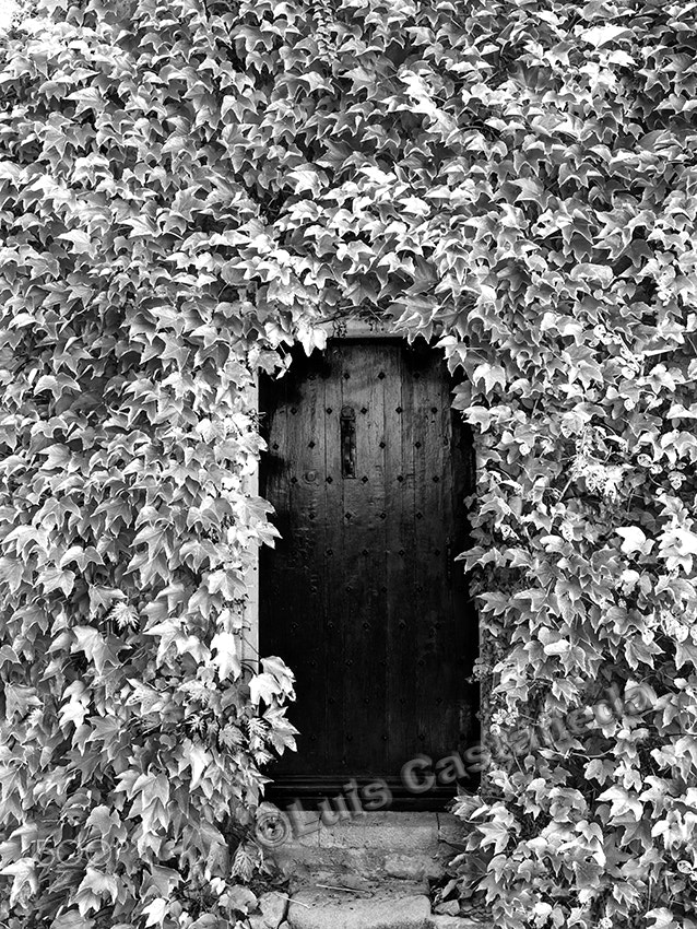 Panasonic Lumix DMC-GX1 sample photo. House entrance. peratallada.girona. spain photography
