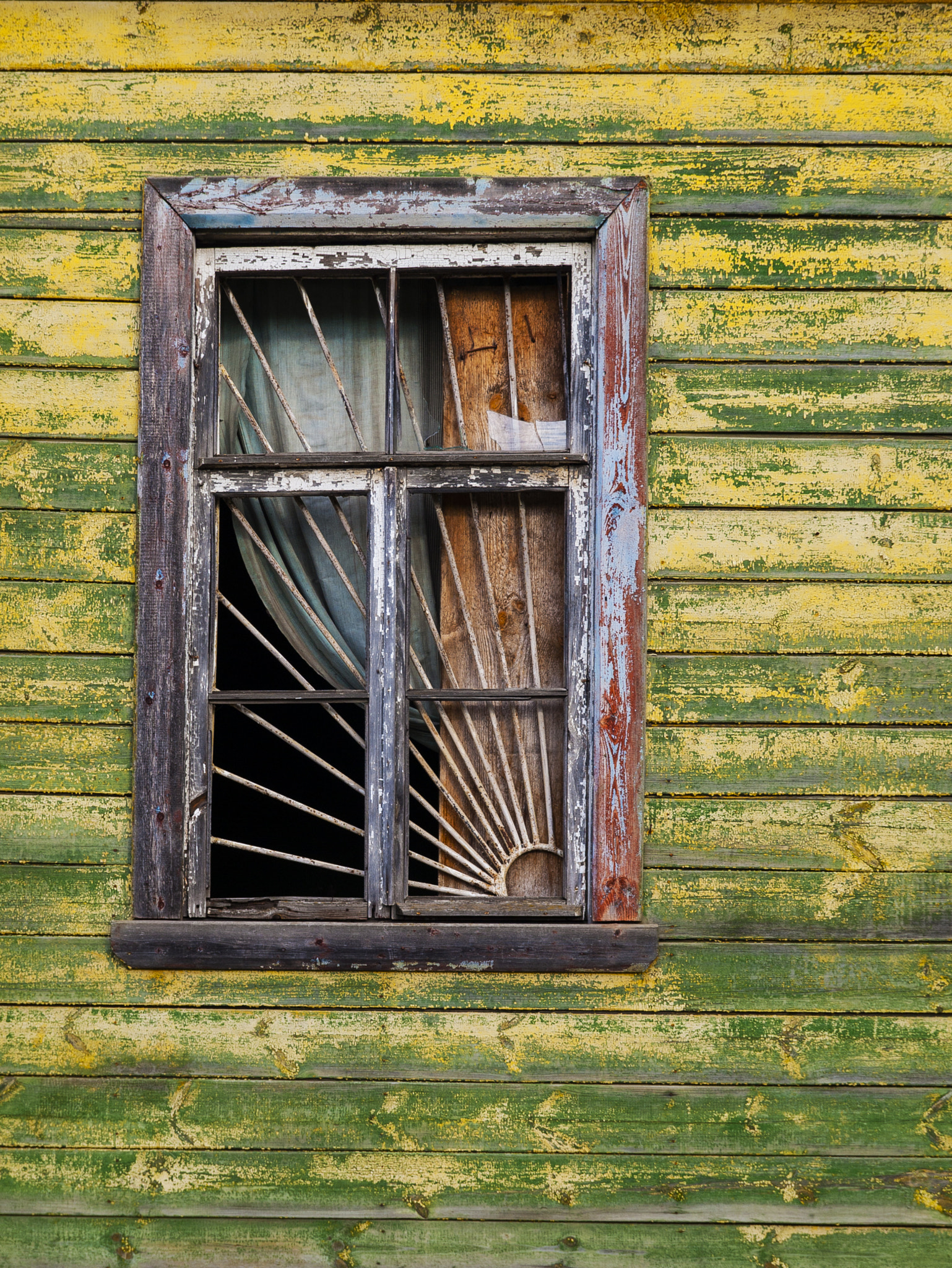 Olympus E-520 (EVOLT E-520) + SIGMA 18-50mm F2.8 DC sample photo. The vintage window photography