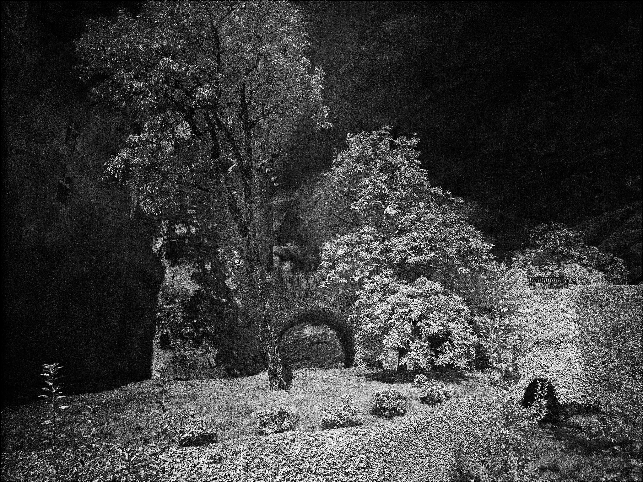 Samsung EX1 sample photo. Haunted castle photography