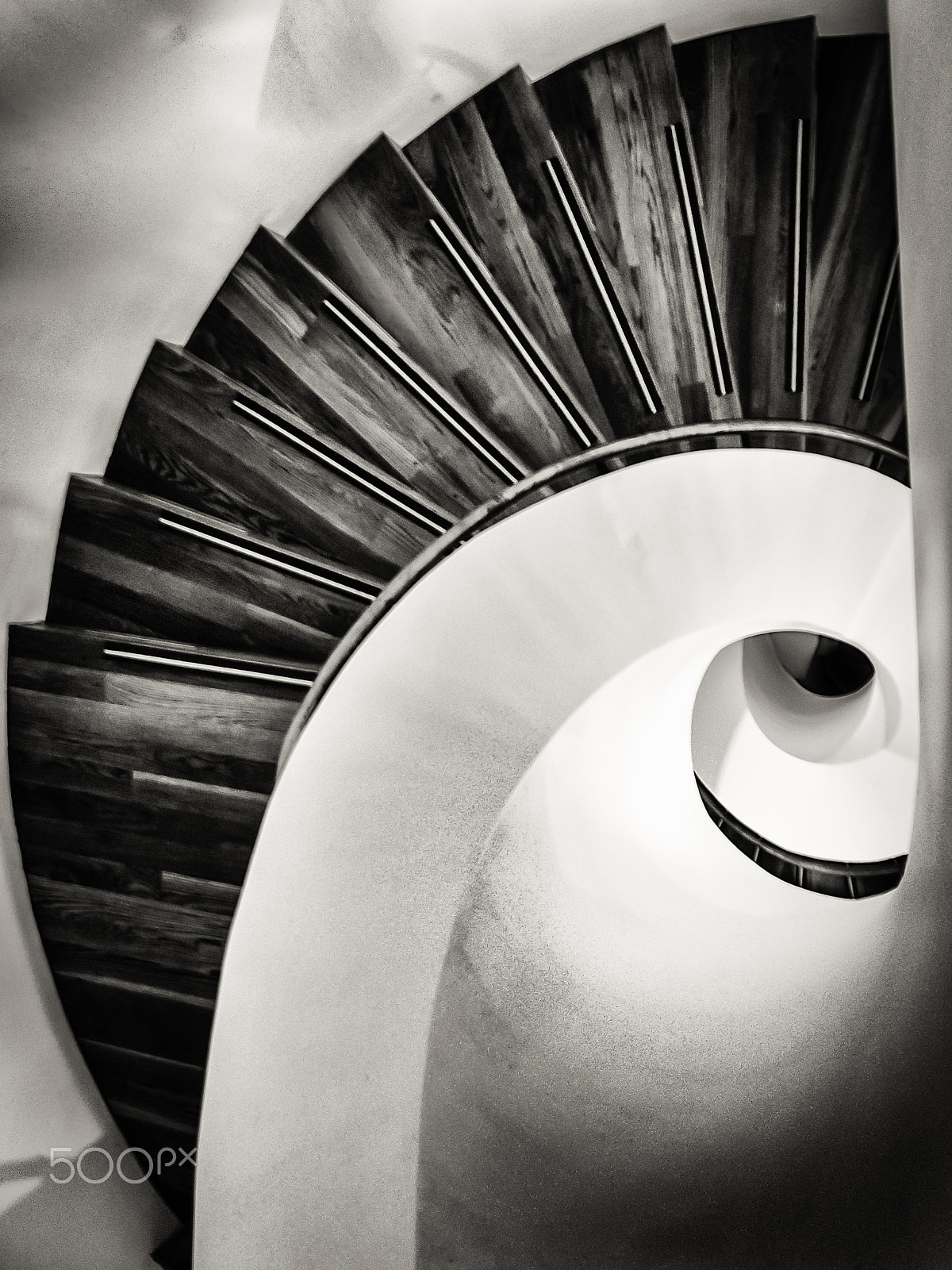 Sony Alpha DSLR-A550 + Sony DT 18-55mm F3.5-5.6 SAM sample photo. Indian on the stairs photography