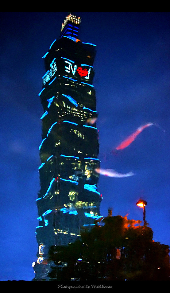 Sony Alpha NEX-5N + Sony DT 35mm F1.8 SAM sample photo. Reflection of taipei 101 photography