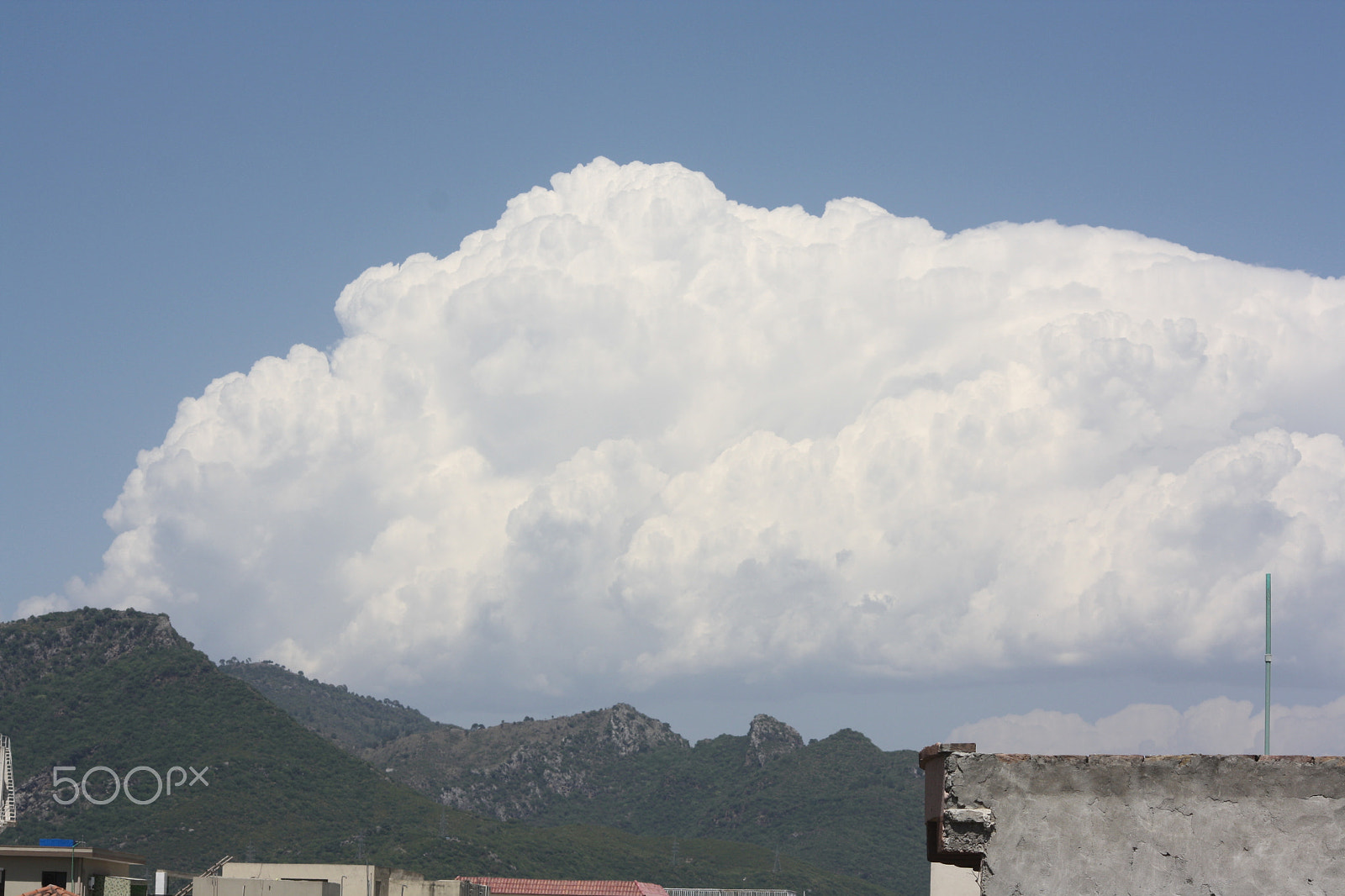 Canon EOS 1000D (EOS Digital Rebel XS / EOS Kiss F) sample photo. Thick cloud photography