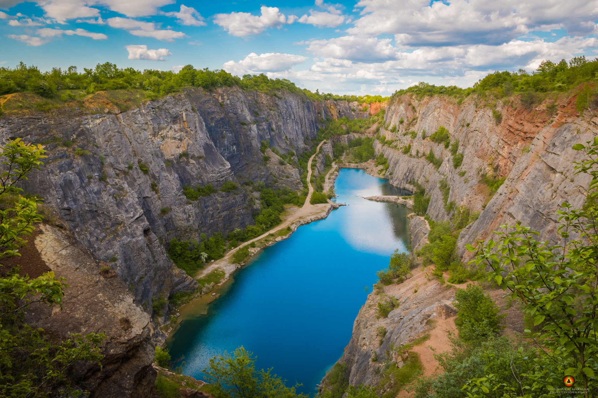 Sony SLT-A77 + Minolta AF 17-35mm F2.8-4 (D) sample photo. Velka amerika quarry photography