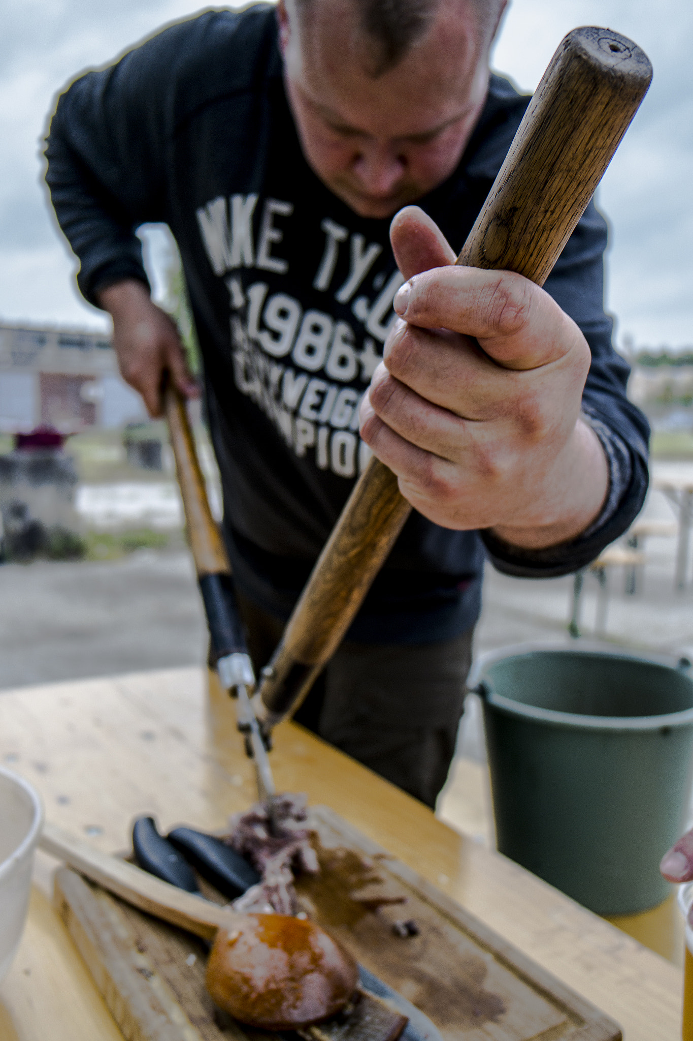 Samsung NX 20-50mm F3.5-5.6 ED sample photo. Bone cracker photography