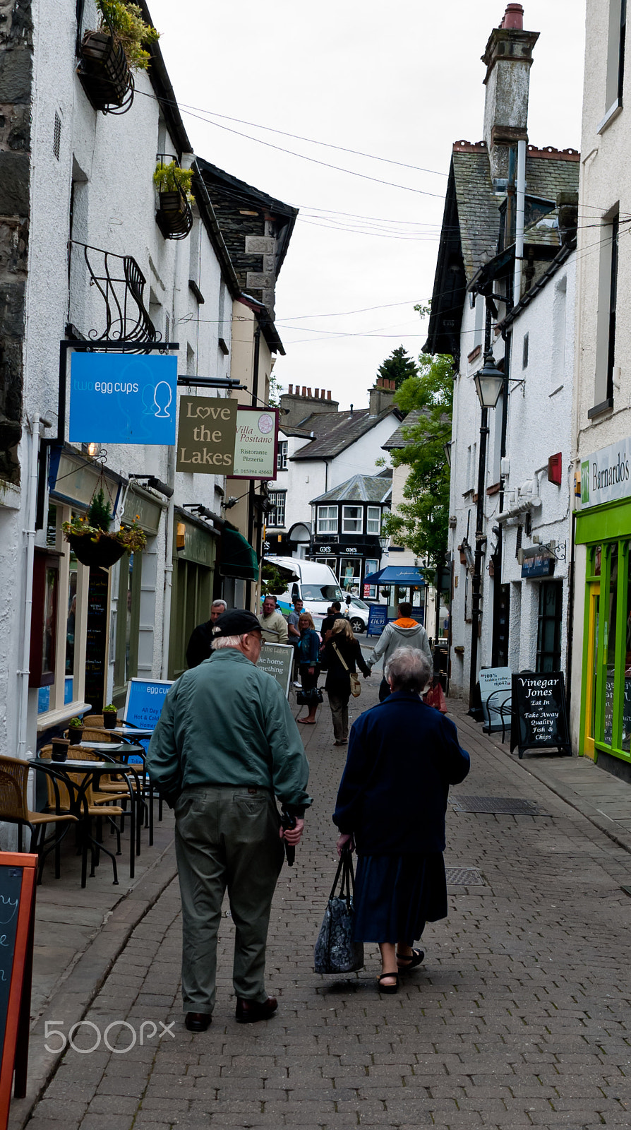 Panasonic Lumix DMC-GF1 sample photo. Uk, windermere town, cobbled side street photography