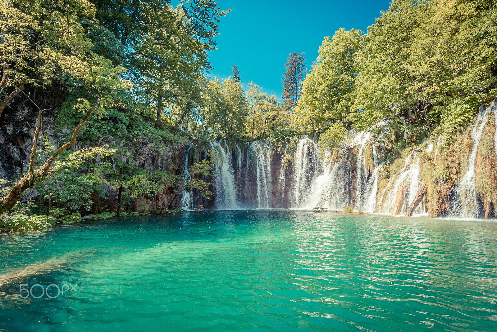 Nikon 1 Nikkor VR 6.7-13mm F3.5-5.6 sample photo. Waterfalls at plitvice photography