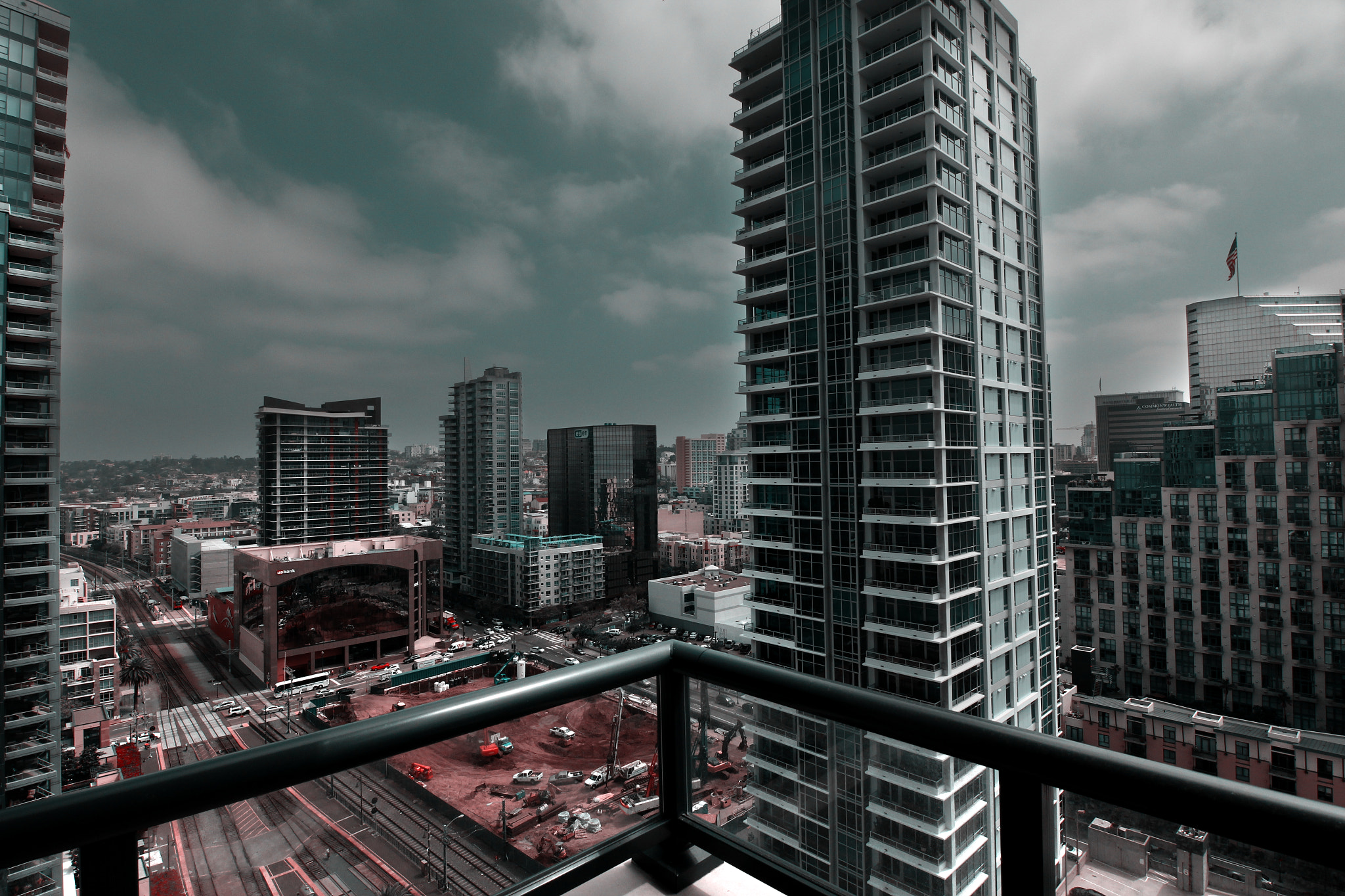 Canon EOS 550D (EOS Rebel T2i / EOS Kiss X4) sample photo. Into the city. photography