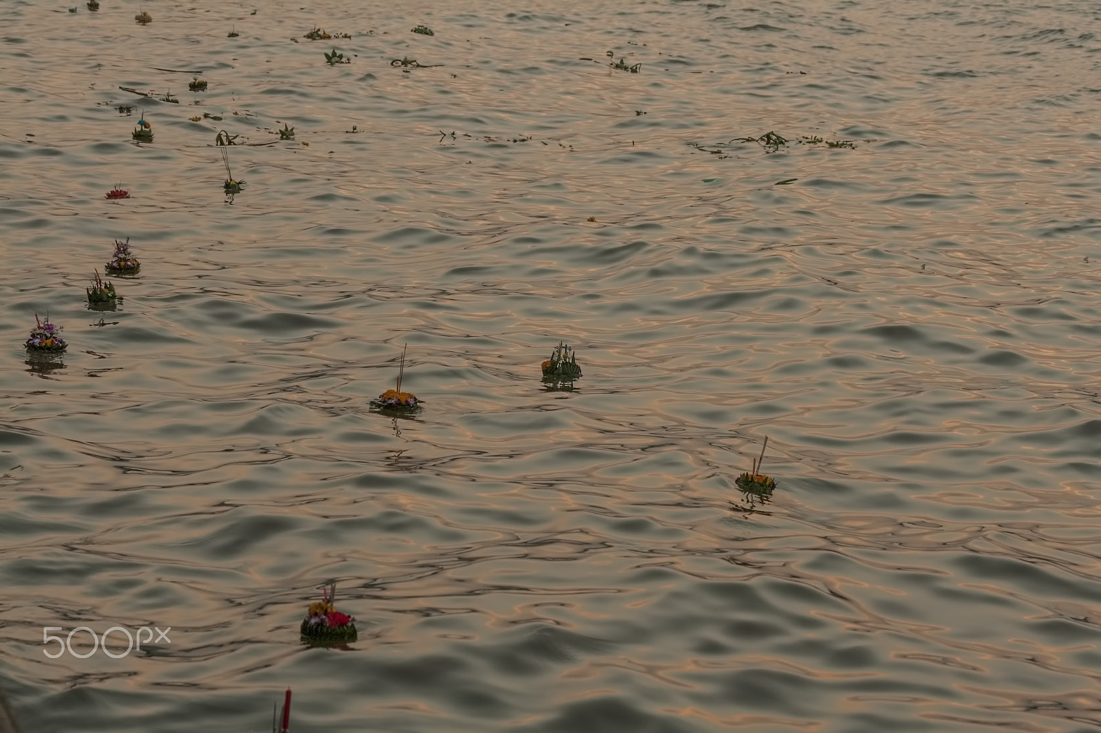 Canon EF 70-300mm F4-5.6 IS USM sample photo. Loi krathong floats at pom pra sumen fort photography