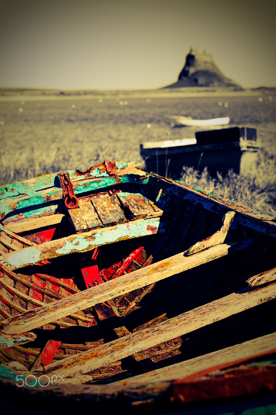 Canon EOS 750D (EOS Rebel T6i / EOS Kiss X8i) + Canon EF 50mm F1.4 USM sample photo. Lindifarne old boat and castle photography