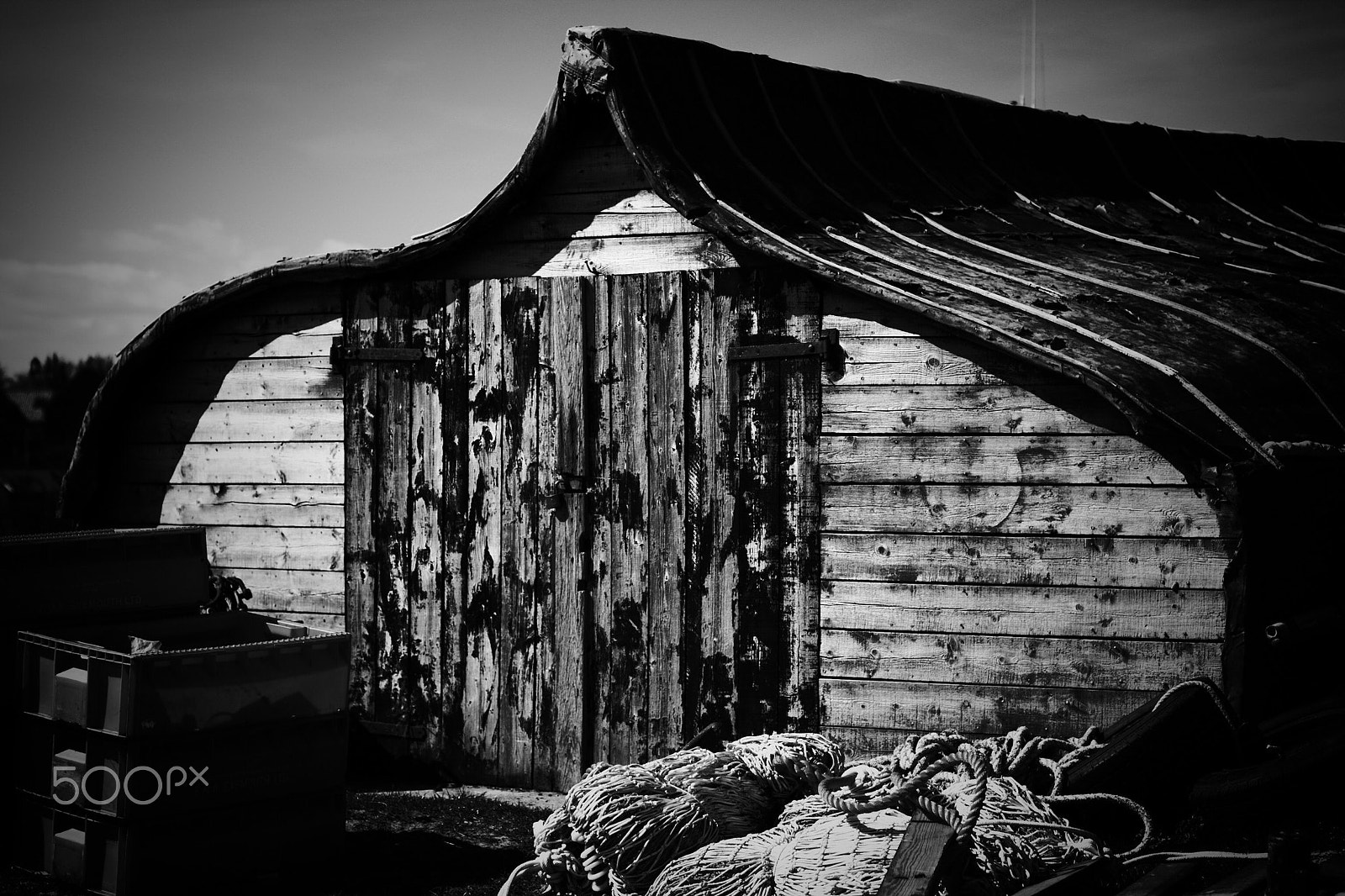 Canon EOS 750D (EOS Rebel T6i / EOS Kiss X8i) + Canon EF 50mm F1.4 USM sample photo. Lindisfarne boat but black and white photography