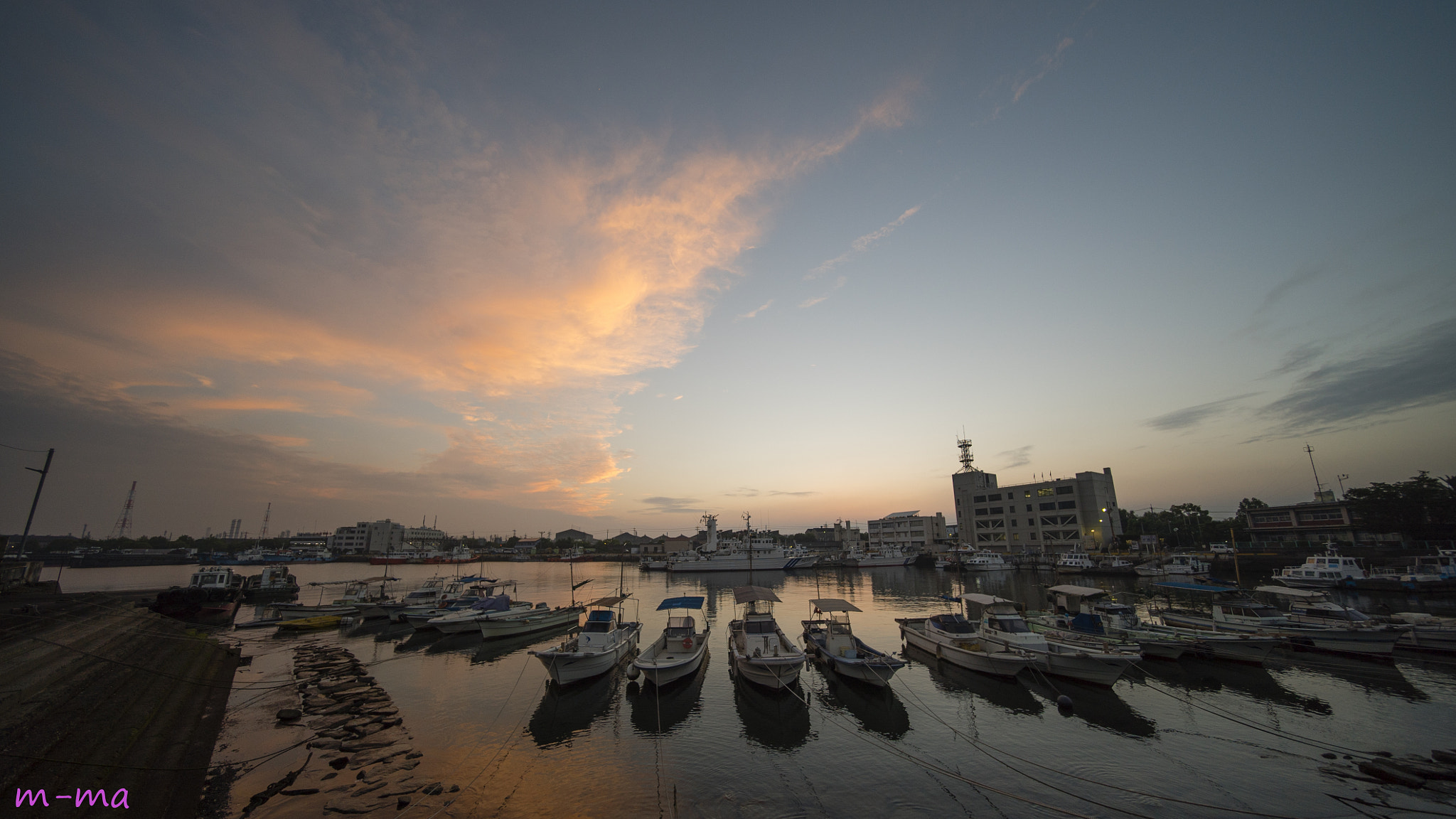E 10mm F5.6 sample photo. Dusk of mizushima port photography