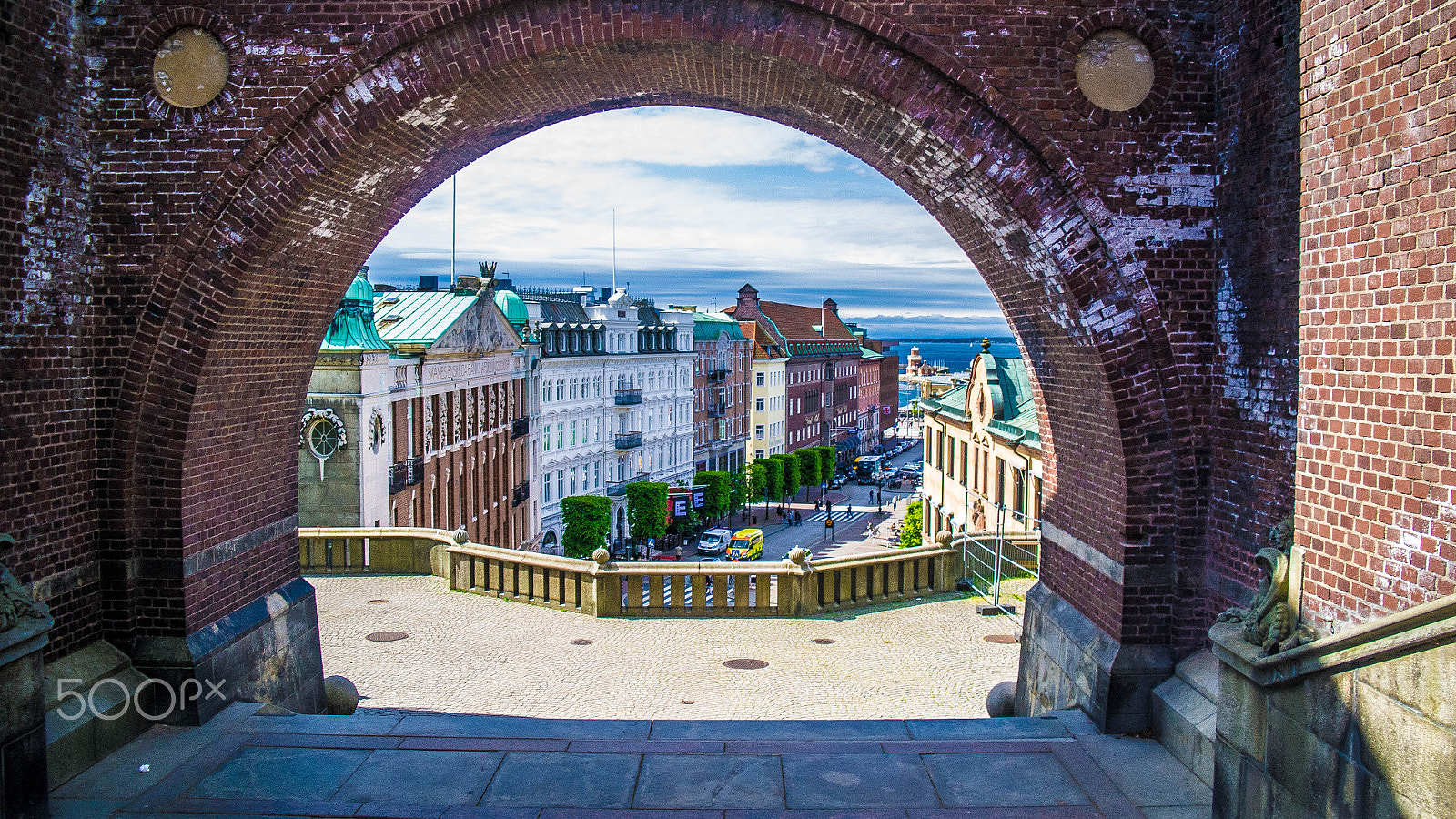 Samsung NX5 + Samsung NX 18-55mm F3.5-5.6 OIS sample photo. City through the gate of a castle photography