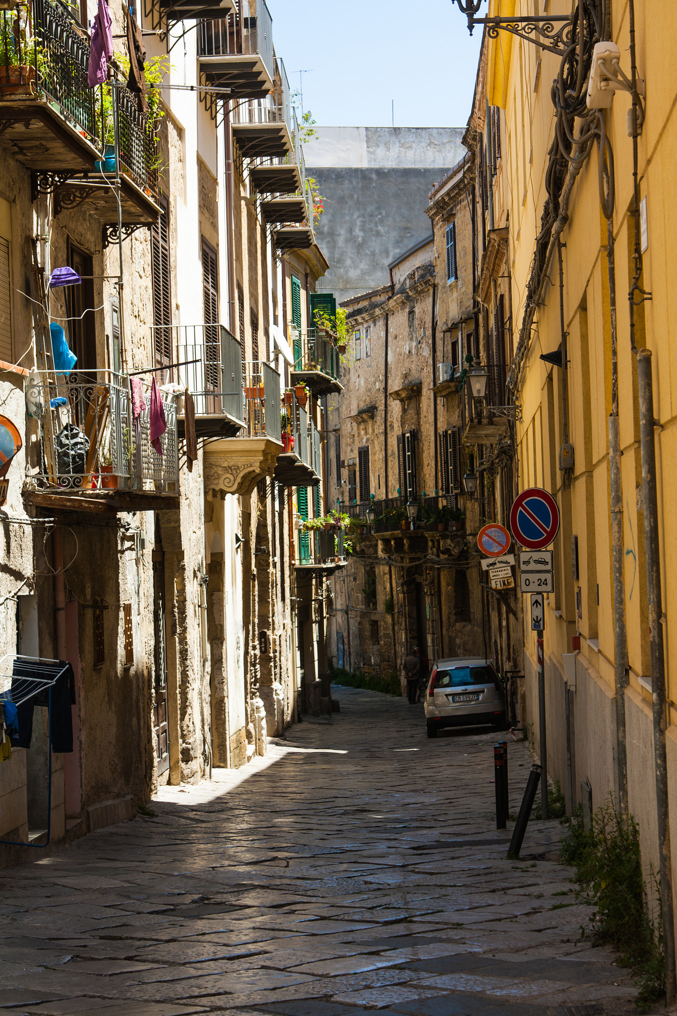 Canon EOS 450D (EOS Rebel XSi / EOS Kiss X2) sample photo. Other narrow street of palermo photography