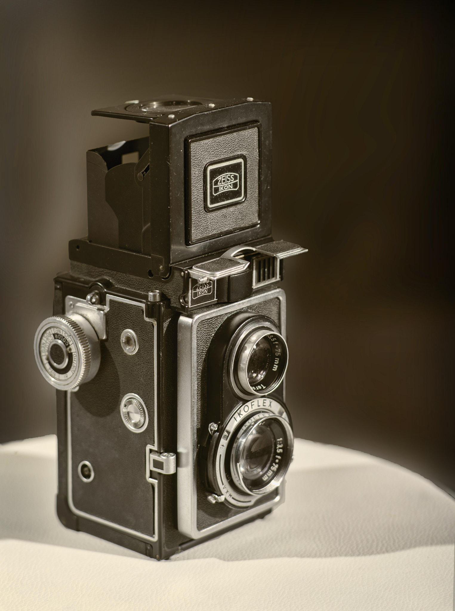 ZEISS Planar T* 85mm F1.4 sample photo. Old but still wonderful photography