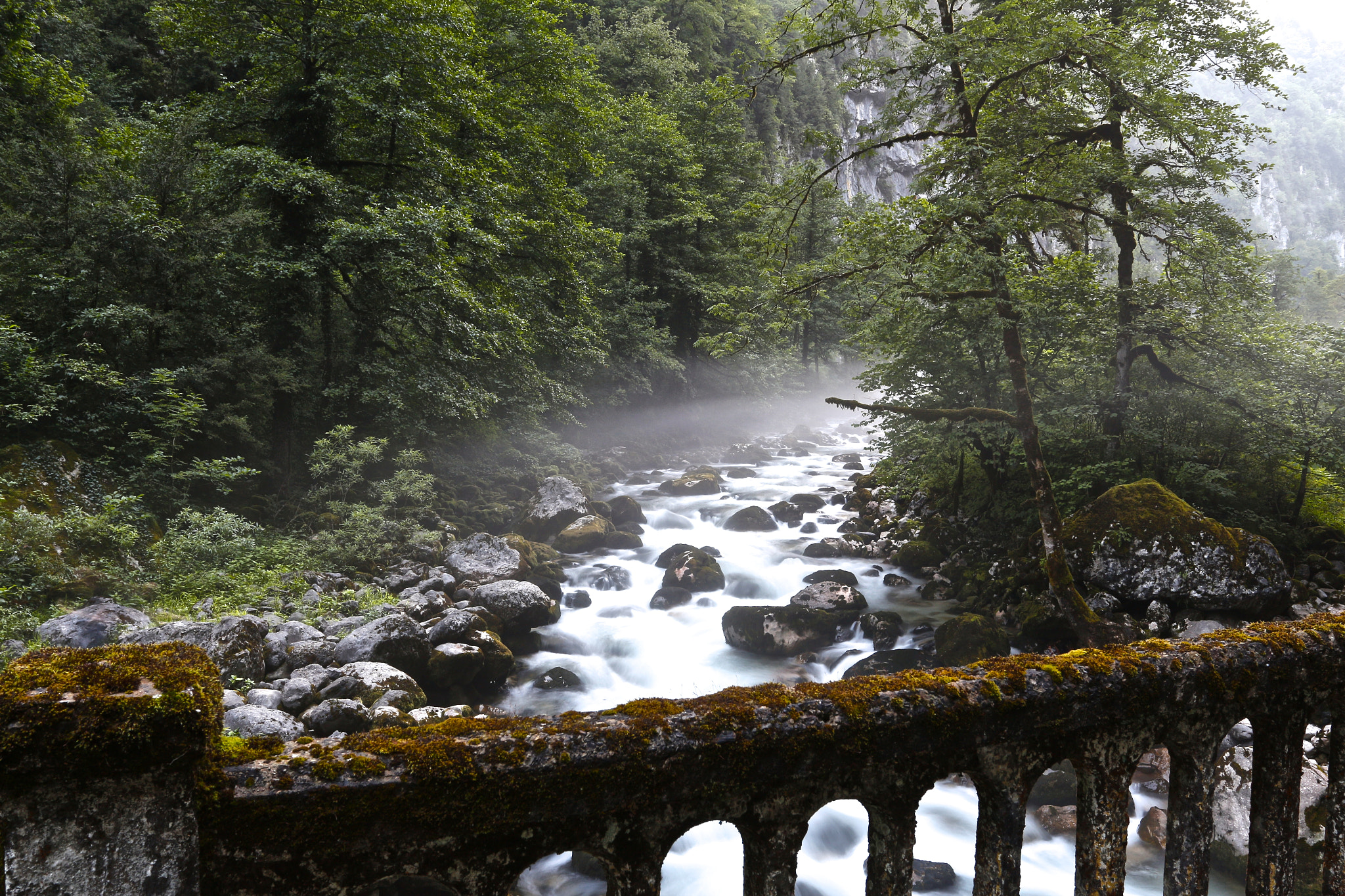 Canon EOS 650D (EOS Rebel T4i / EOS Kiss X6i) + Canon EF 17-40mm F4L USM sample photo. Yupshara river photography