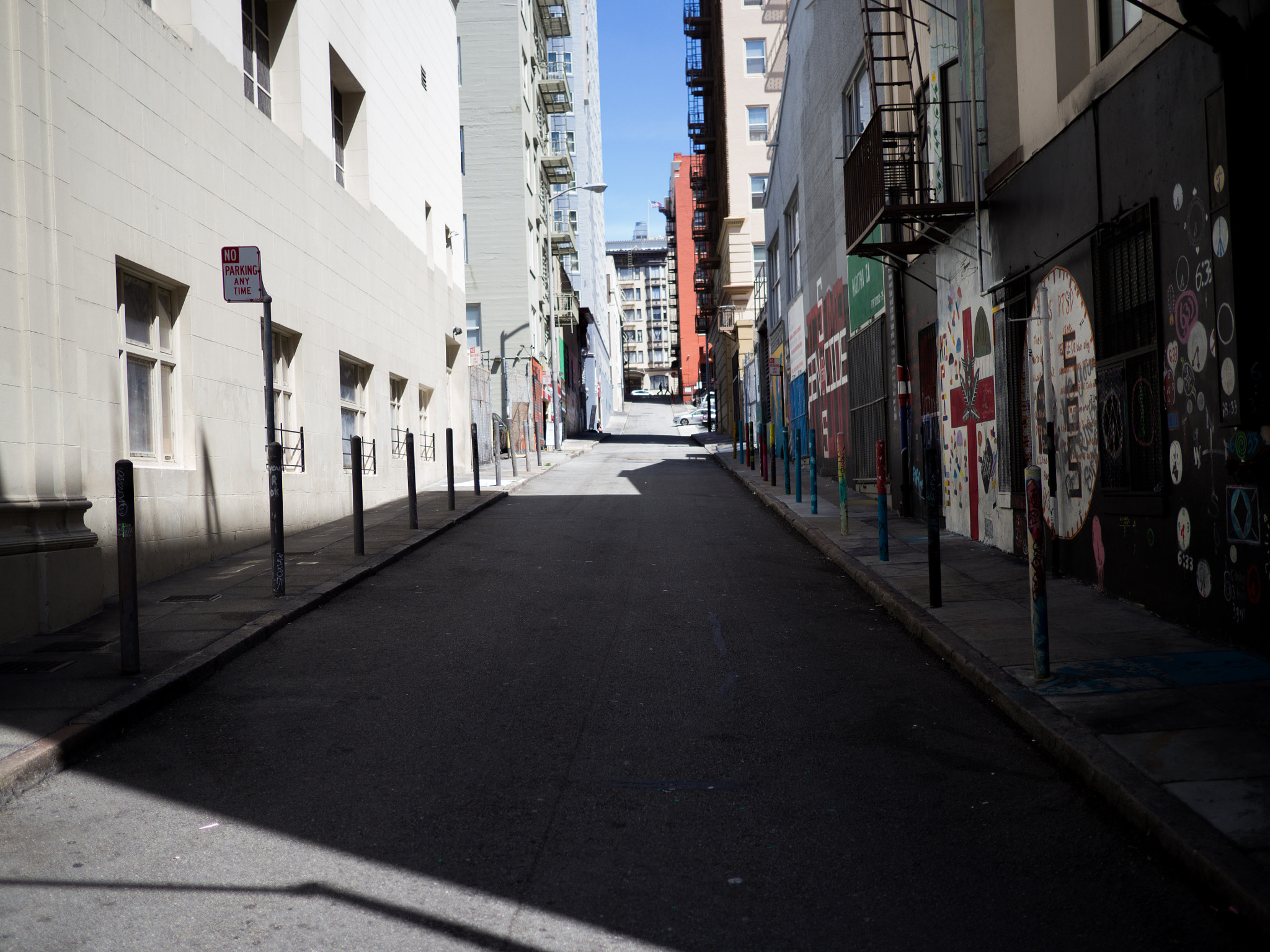 Olympus OM-D E-M10 + LUMIX G 20/F1.7 II sample photo. City streets photography