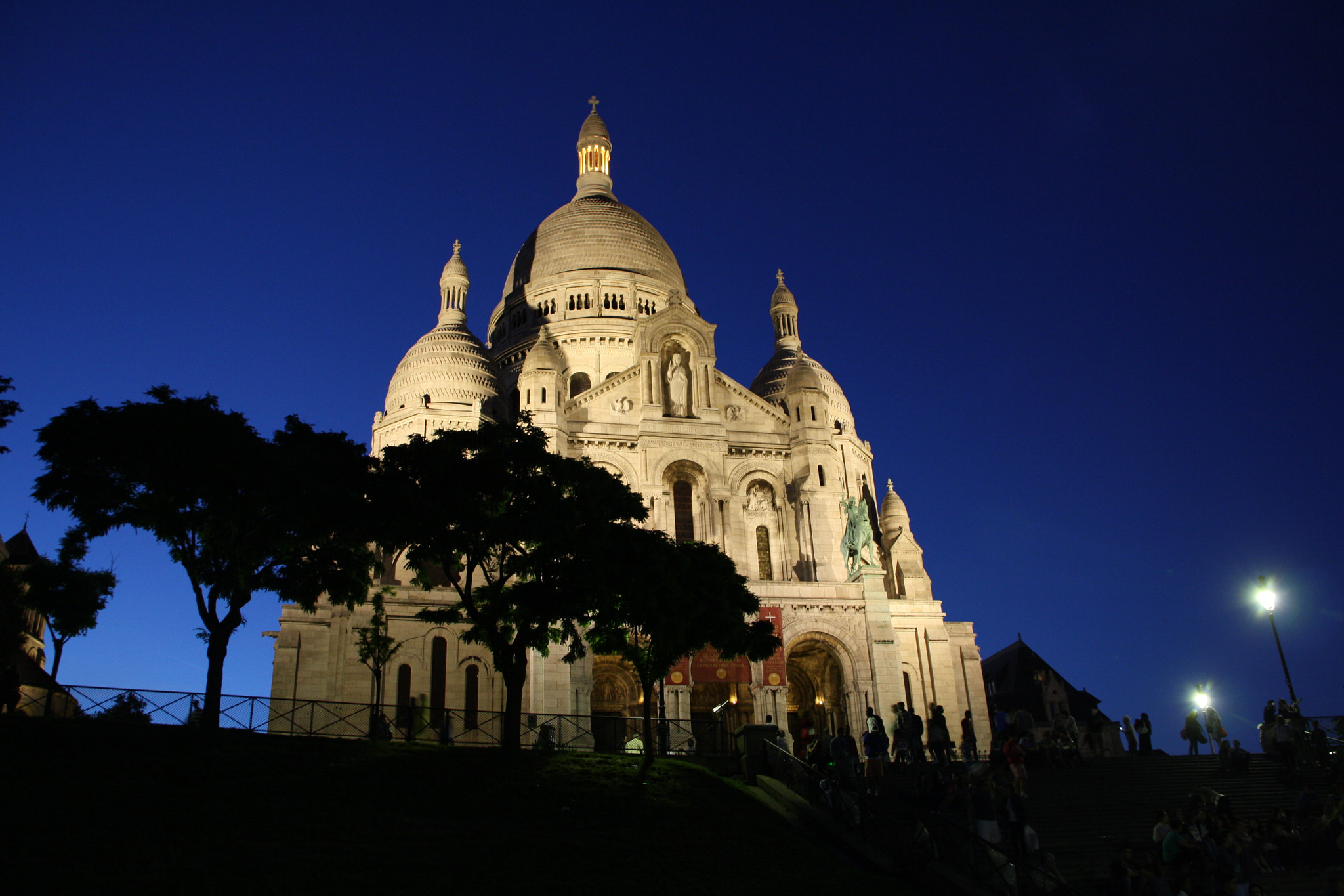 Canon EOS 1000D (EOS Digital Rebel XS / EOS Kiss F) sample photo. Summer in paris photography