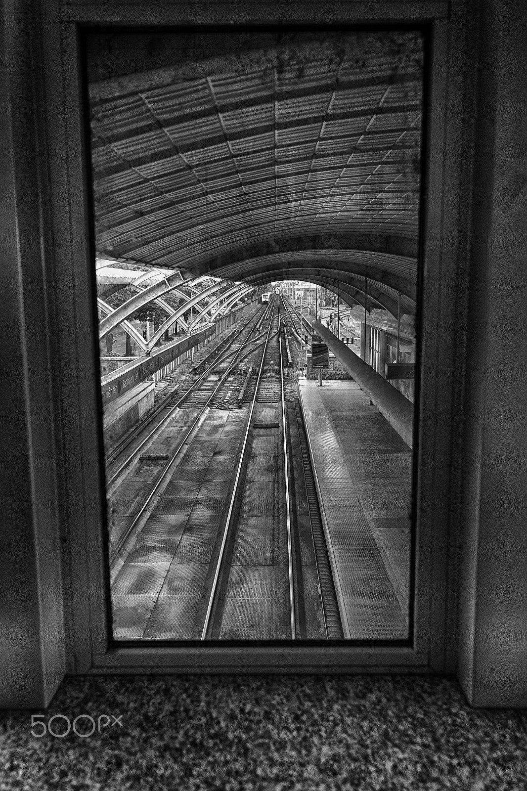 Samsung NX 20-50mm F3.5-5.6 ED sample photo. Merto (b&w) photography