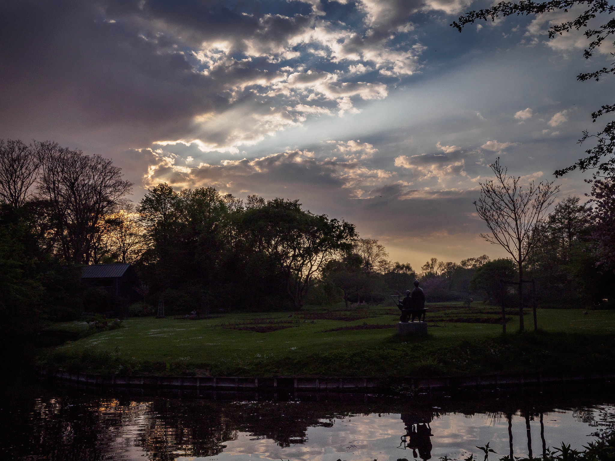 Olympus OM-D E-M10 + LEICA DG SUMMILUX 15/F1.7 sample photo. Clouds are coming photography