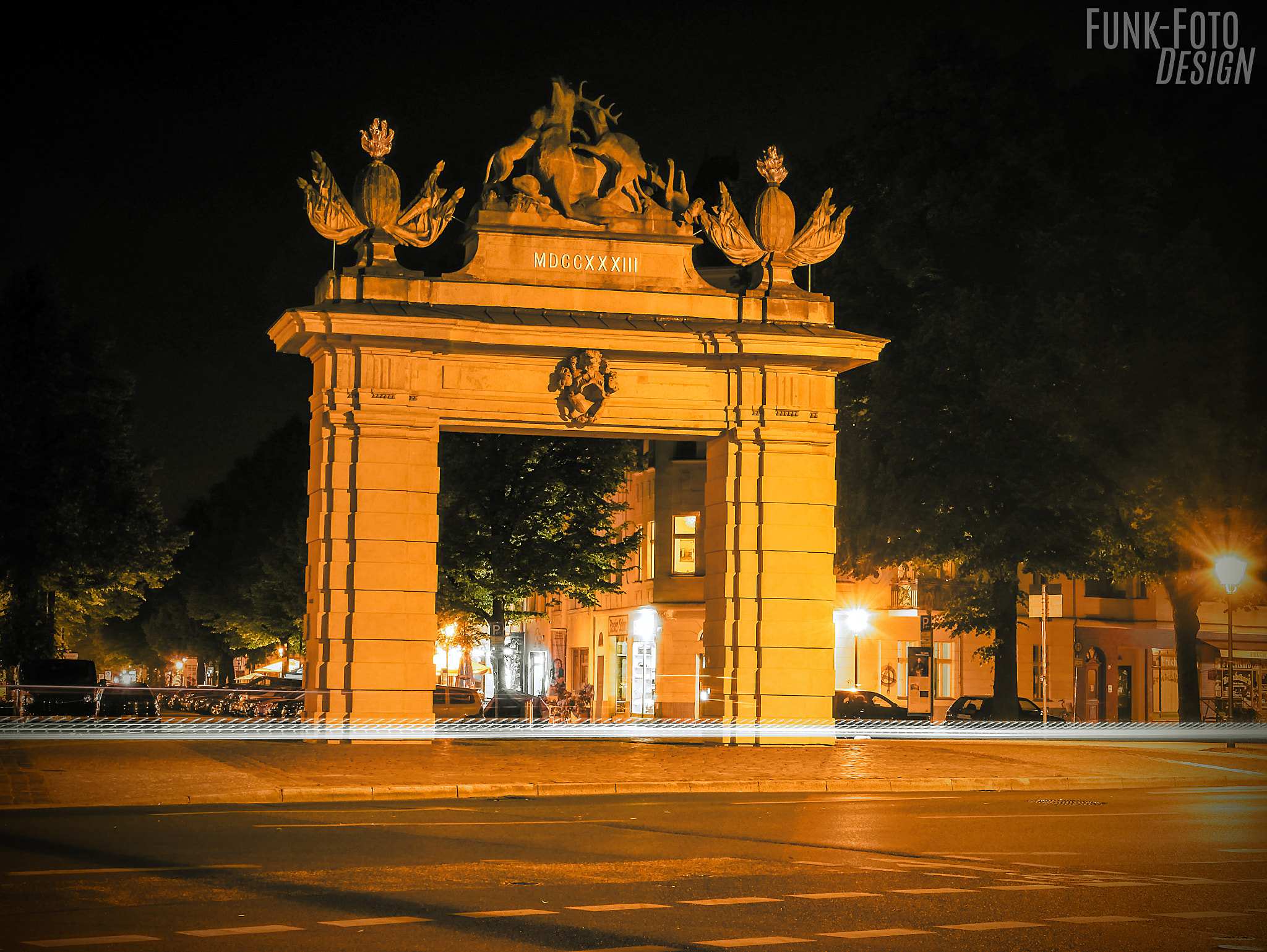 Panasonic DMC-G70 sample photo. Das jägertor bei nacht in potsdam. photography