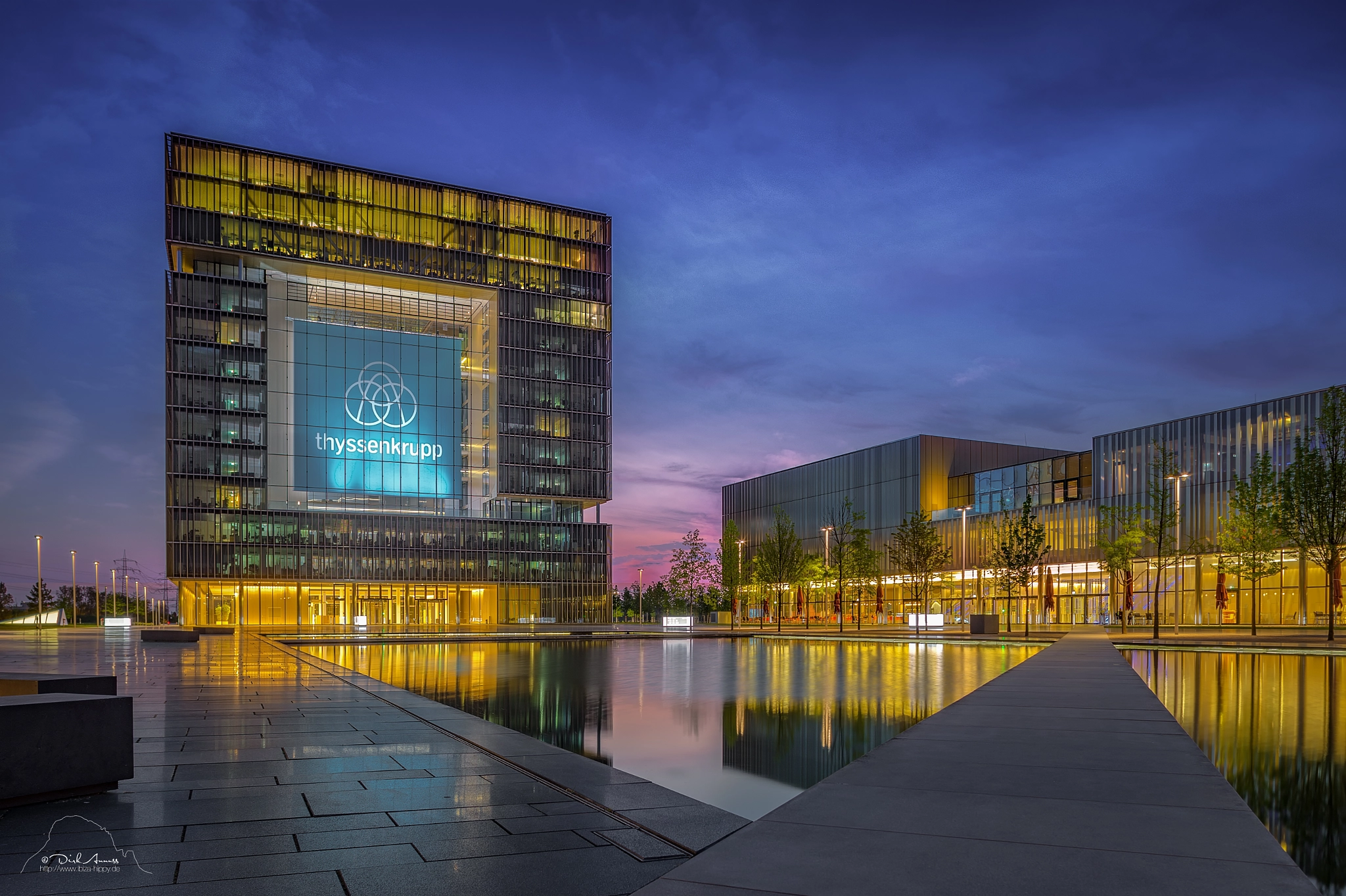 Canon TS-E 24mm f/3.5L sample photo. Sunrise behind thyssenkrupp quartier photography