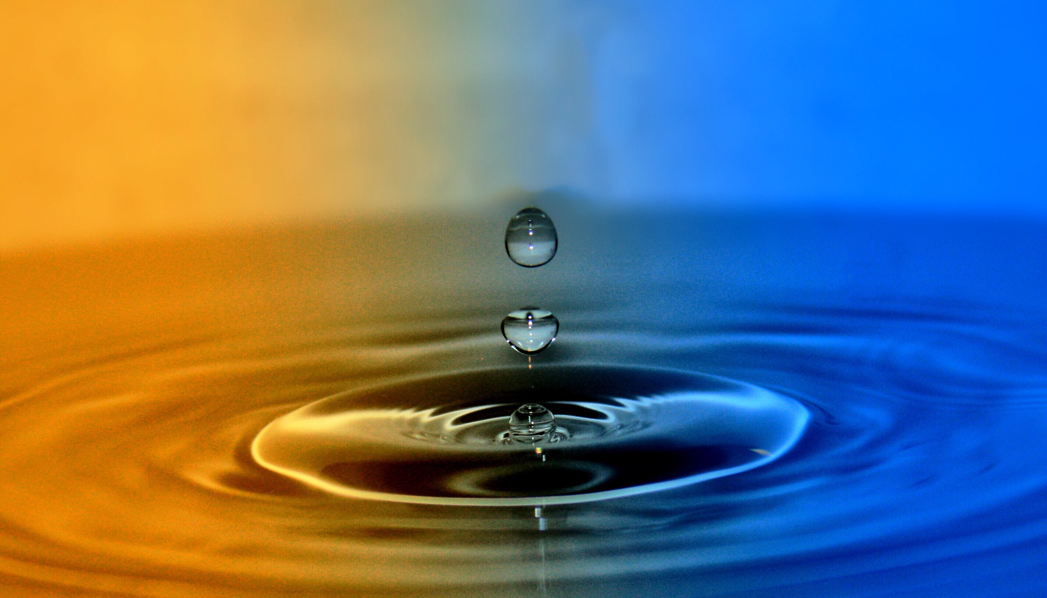 Canon EF 28-135mm F3.5-5.6 IS USM sample photo. Water droplets photography