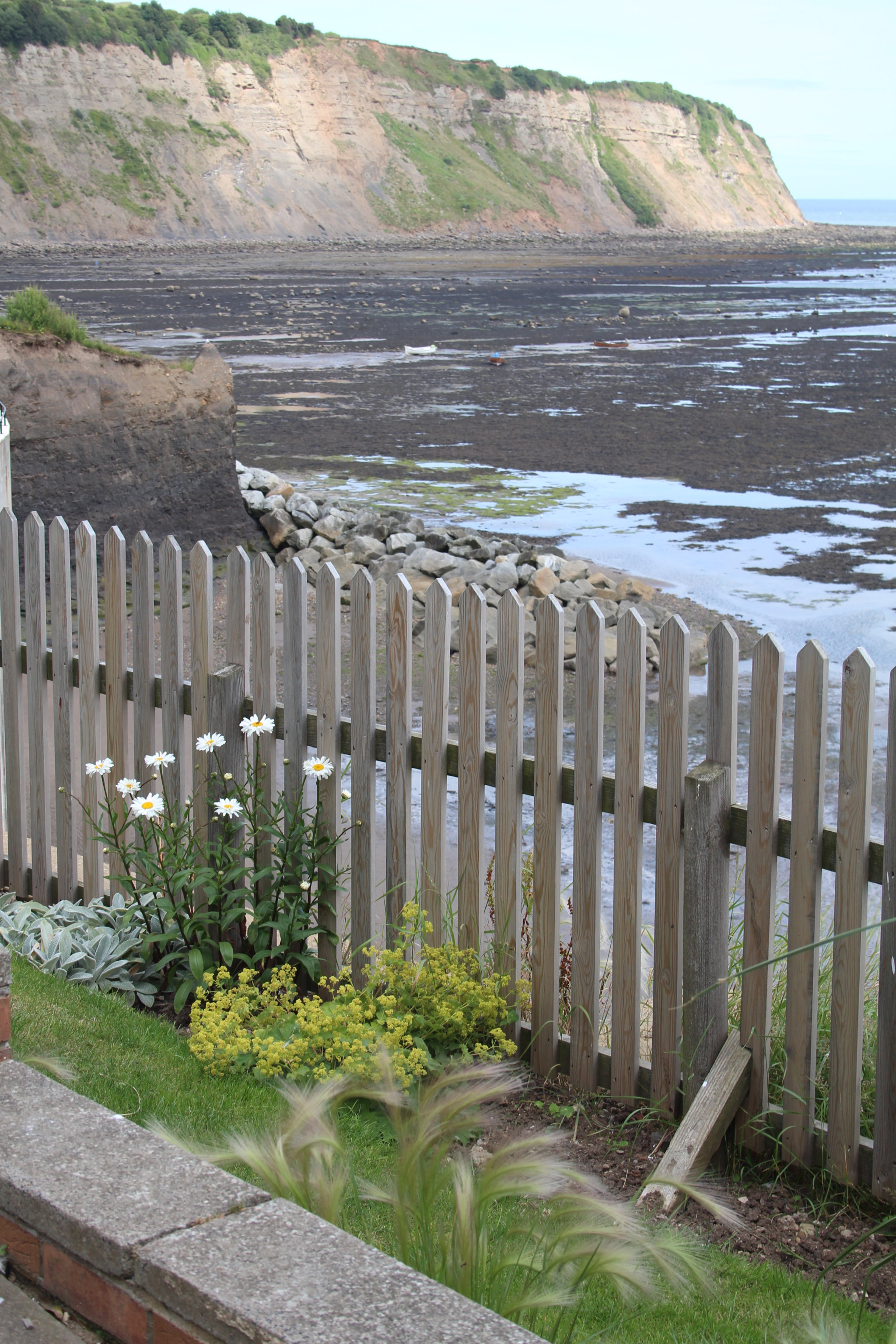 Canon EF-S 18-55mm F3.5-5.6 sample photo. Robin hood's bay, england, uk photography