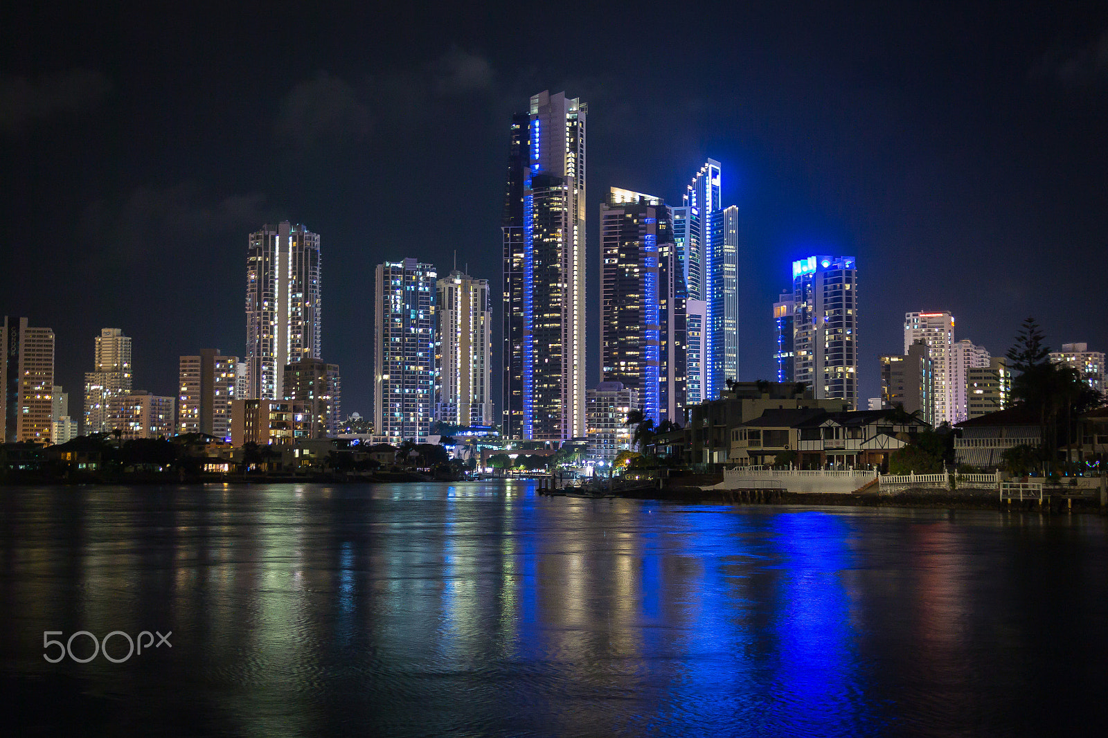 Nikon 1 J3 + Nikon 1 Nikkor 18.5mm F1.8 sample photo. Surfers paradise at night photography