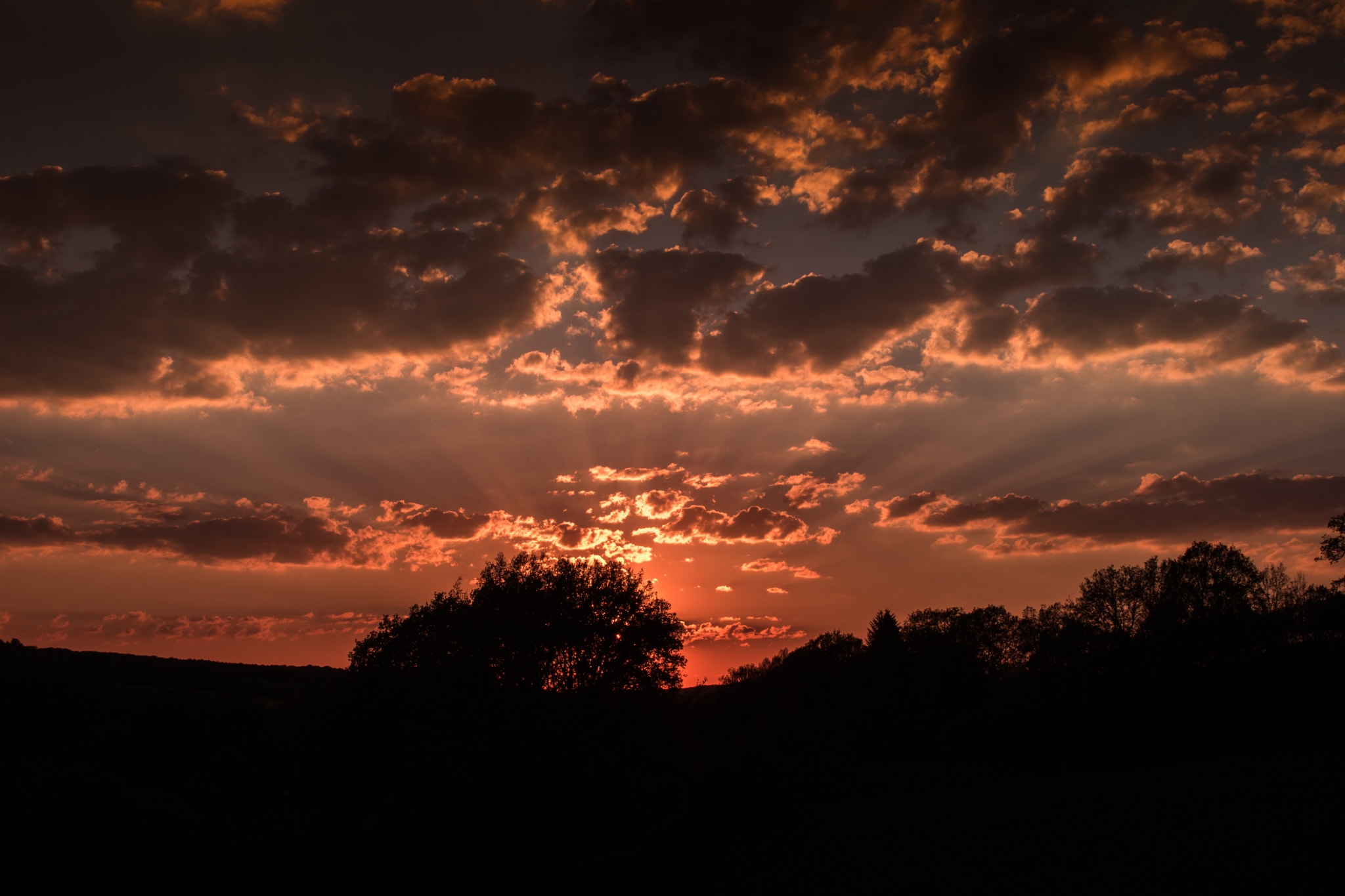 Canon EOS 760D (EOS Rebel T6s / EOS 8000D) + Sigma 35mm F1.4 DG HSM Art sample photo. Sundown photography