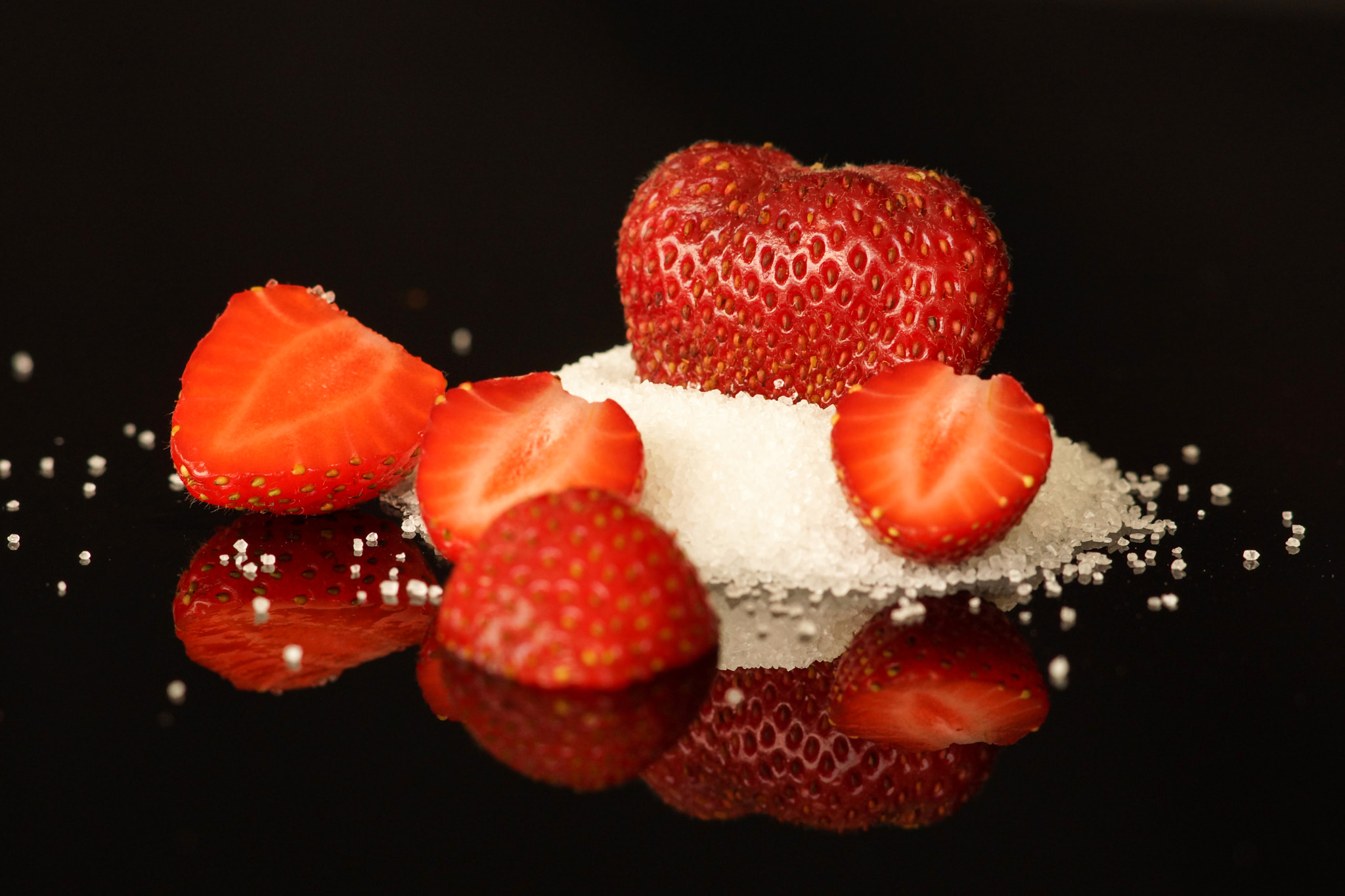 Sony SLT-A65 (SLT-A65V) + Sony 85mm F2.8 SAM sample photo. Strawberries within sugar photography