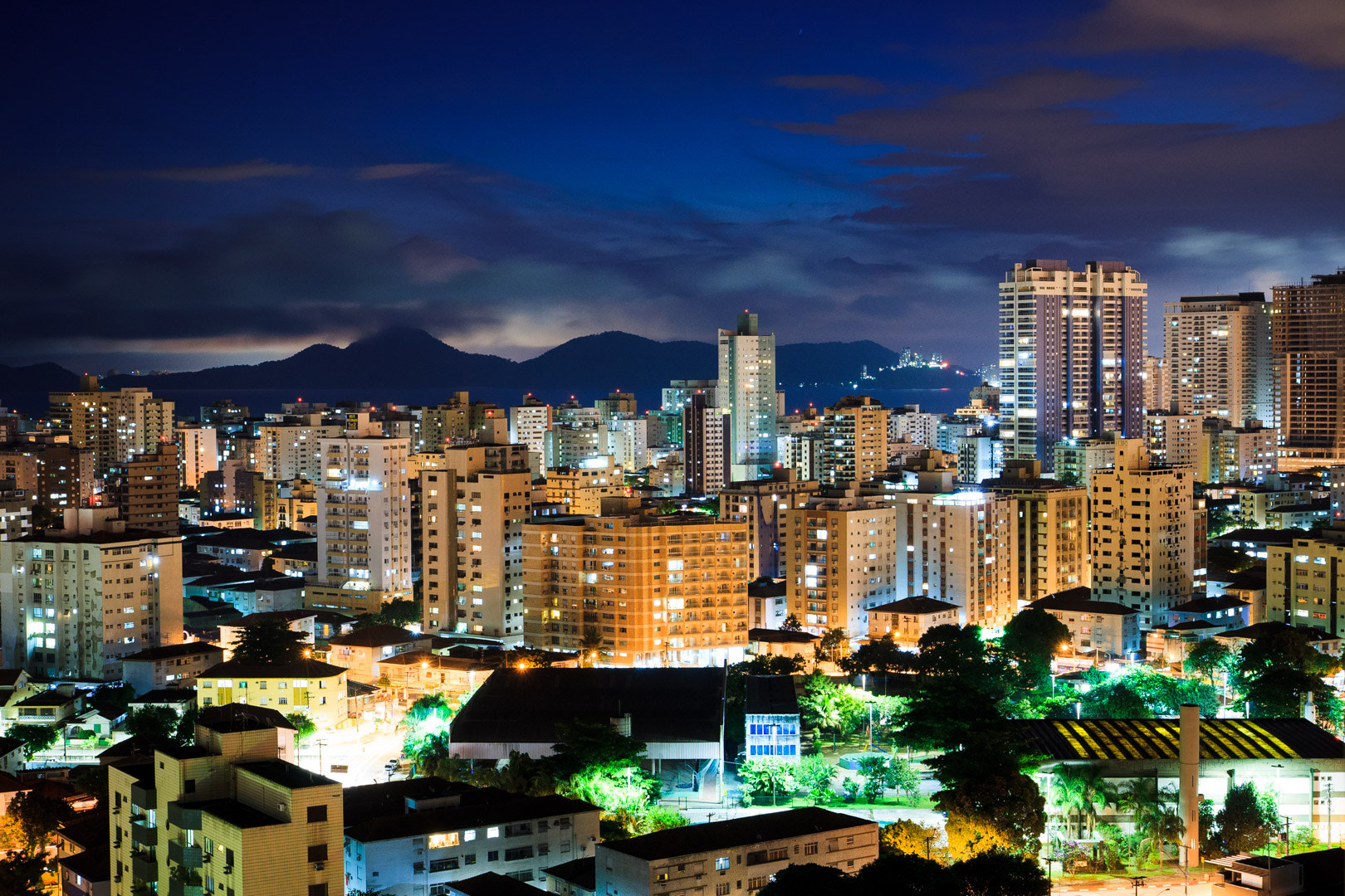 Canon EOS 1000D (EOS Digital Rebel XS / EOS Kiss F) sample photo. Santos at night photography