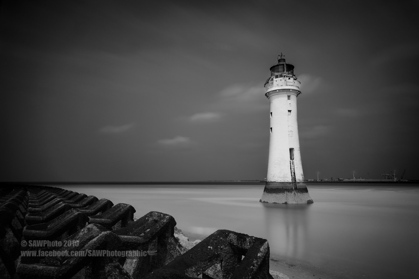 Nikon AF Nikkor 24-85mm F2.8-4D IF sample photo. New brighton lighthouse photography