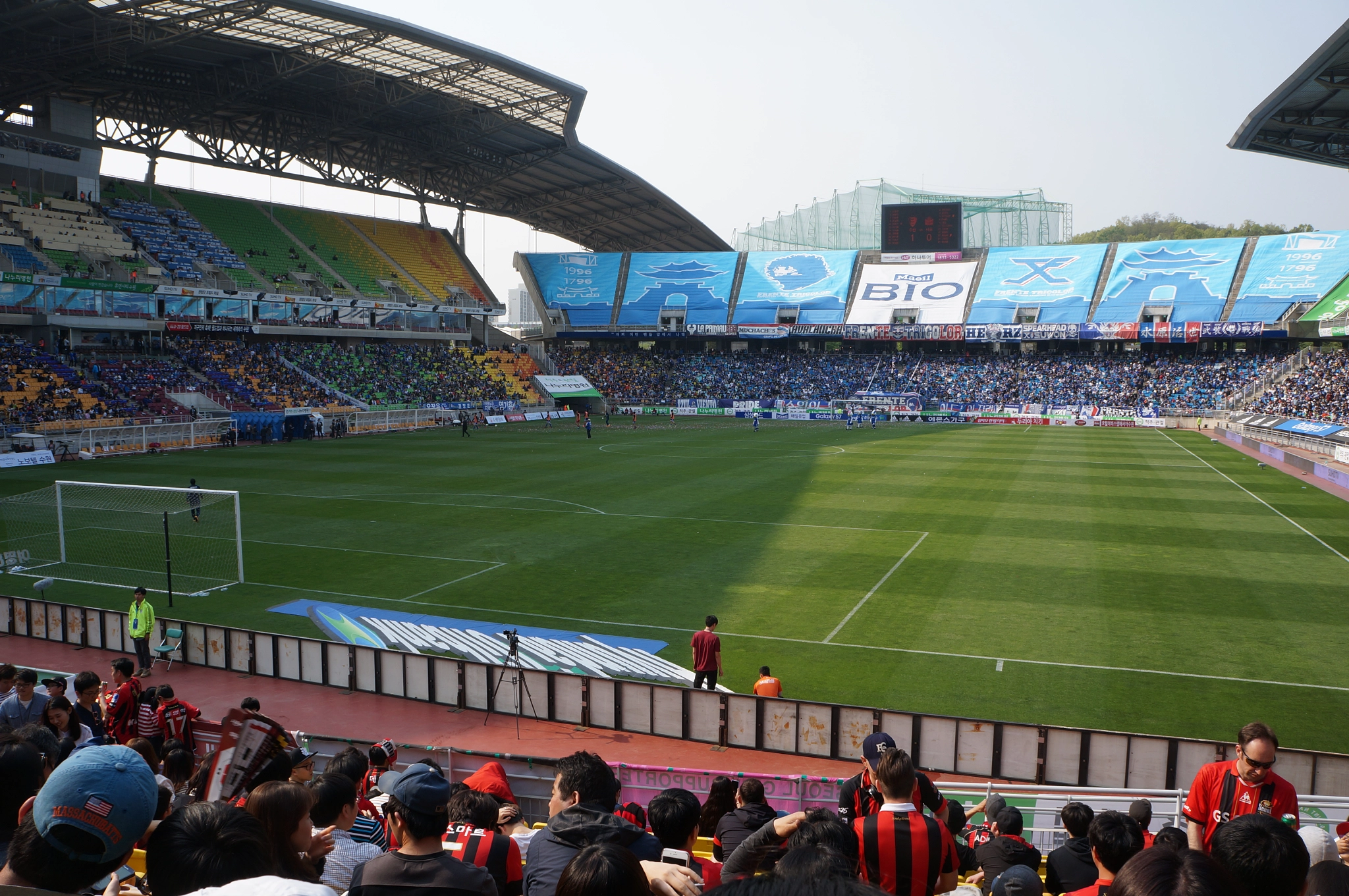 Tamron 18-200mm F3.5-6.3 Di III VC sample photo. Suwon world cup stadium photography
