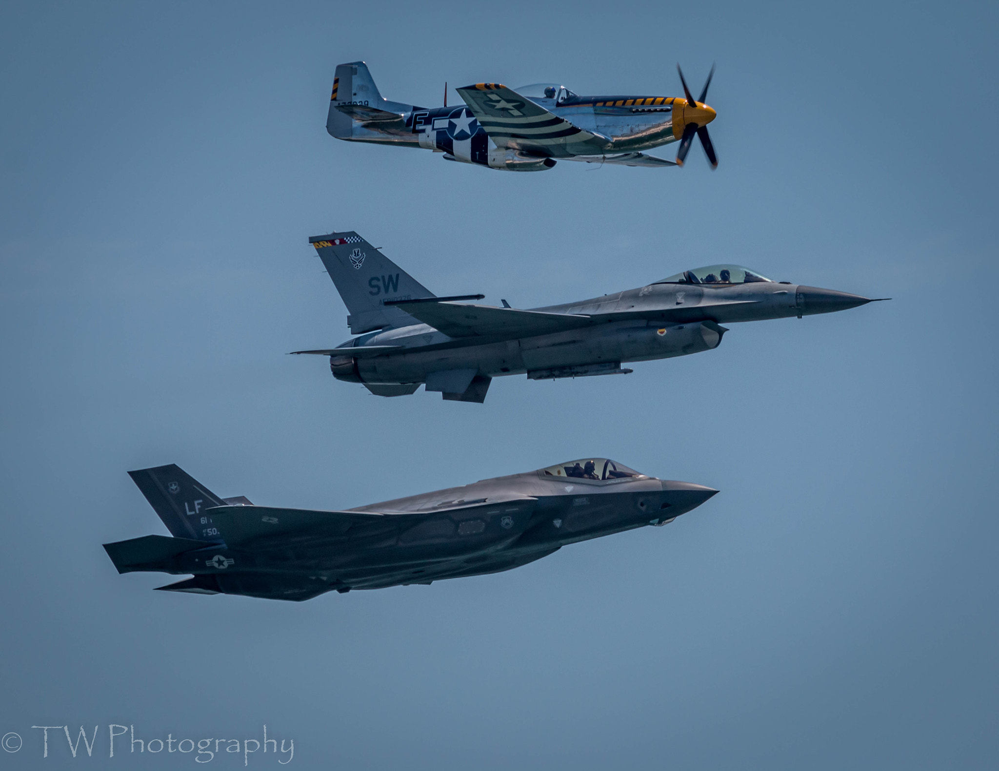 Canon EOS 70D + Canon EF 400mm F5.6L USM sample photo. 3 generations photography